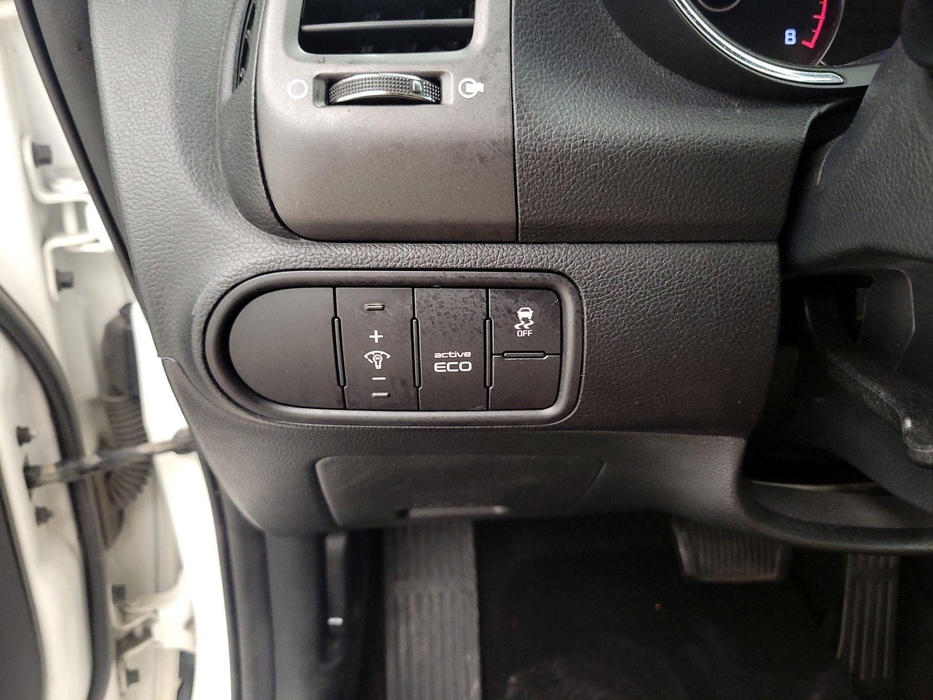 Thumbnail: 2016 Kia Forte - 13