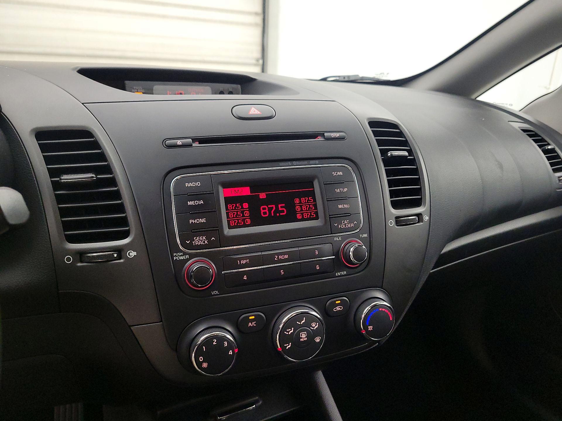 Thumbnail: 2016 Kia Forte - 14