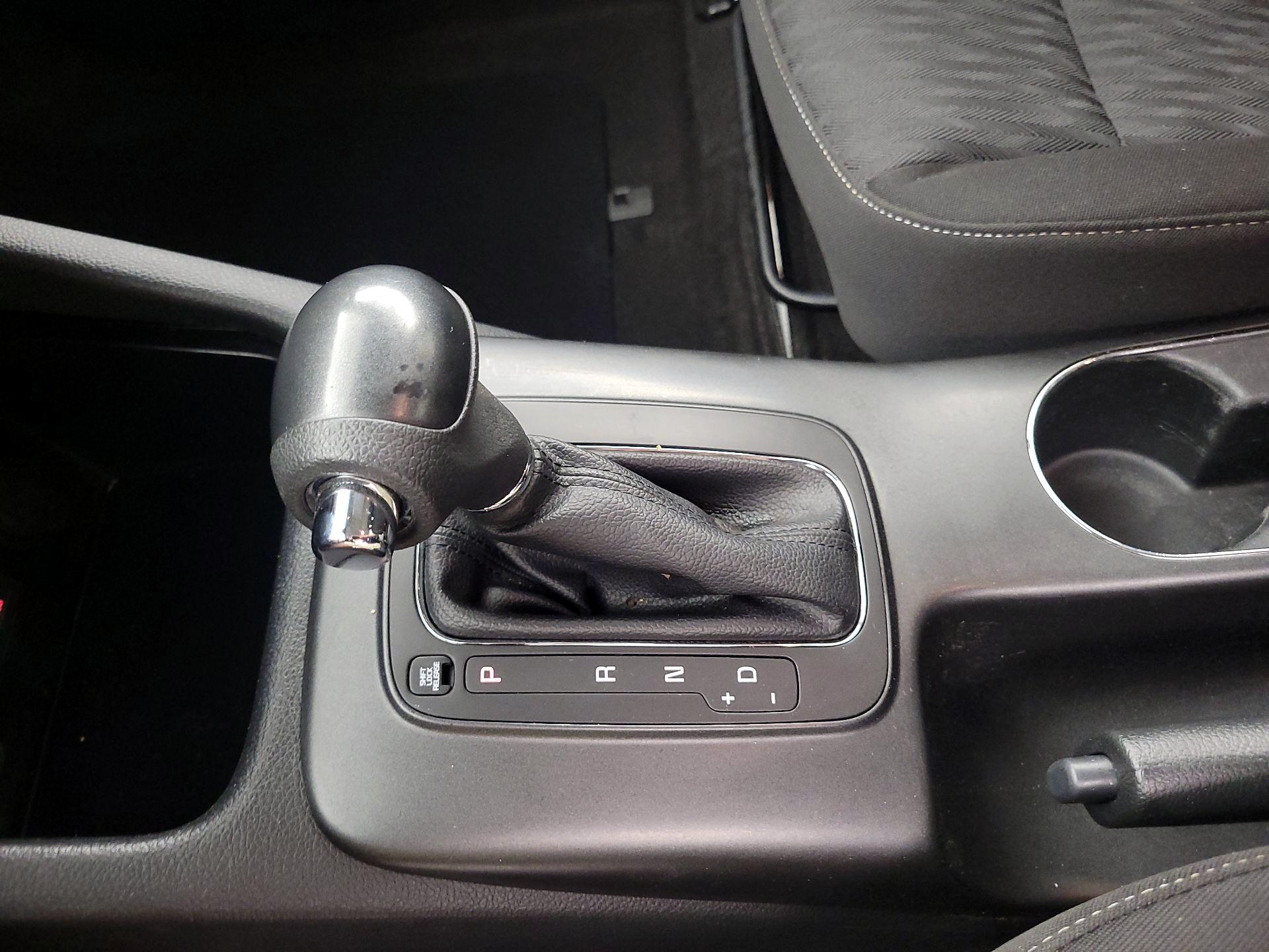 Thumbnail: 2016 Kia Forte - 16