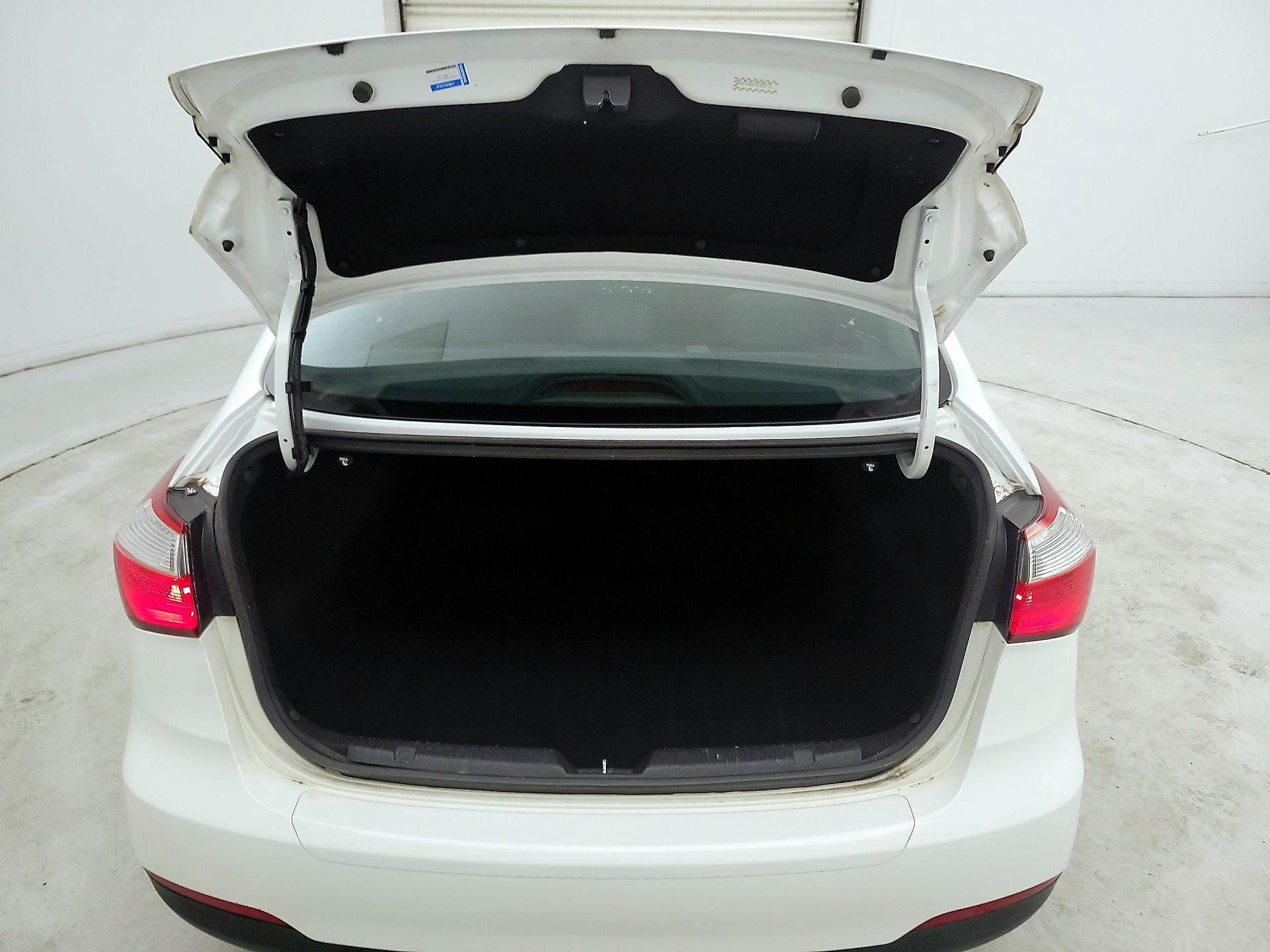 Thumbnail: 2016 Kia Forte - 19