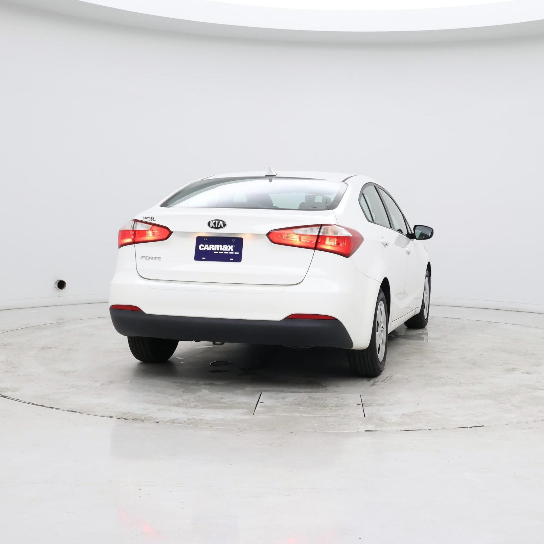 Thumbnail: 2016 Kia Forte - 8
