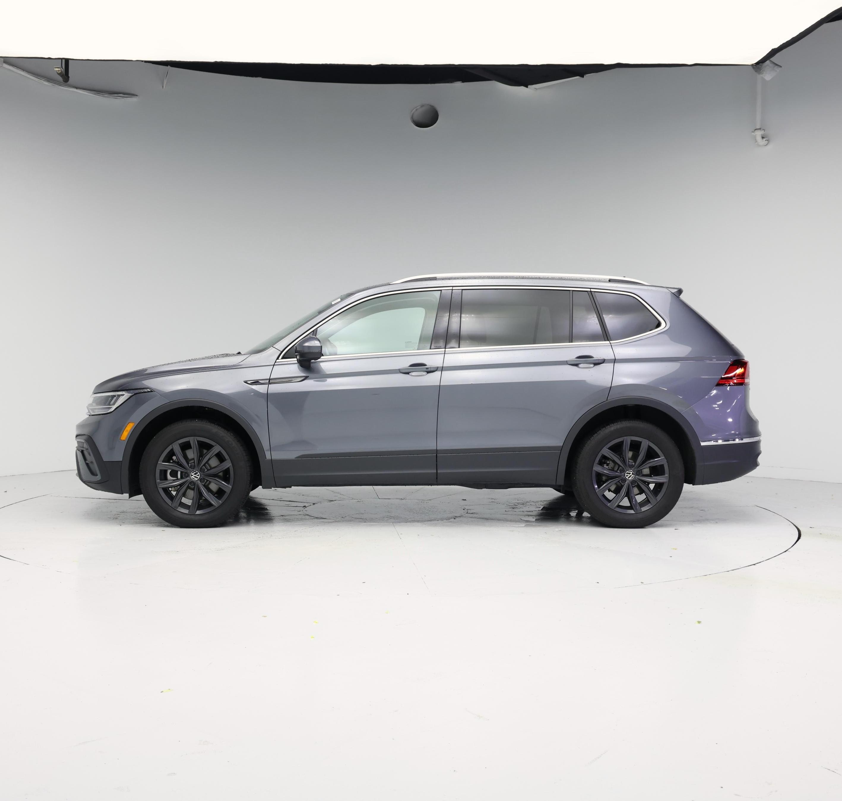 Thumbnail: 2024 Volkswagen Tiguan - 3
