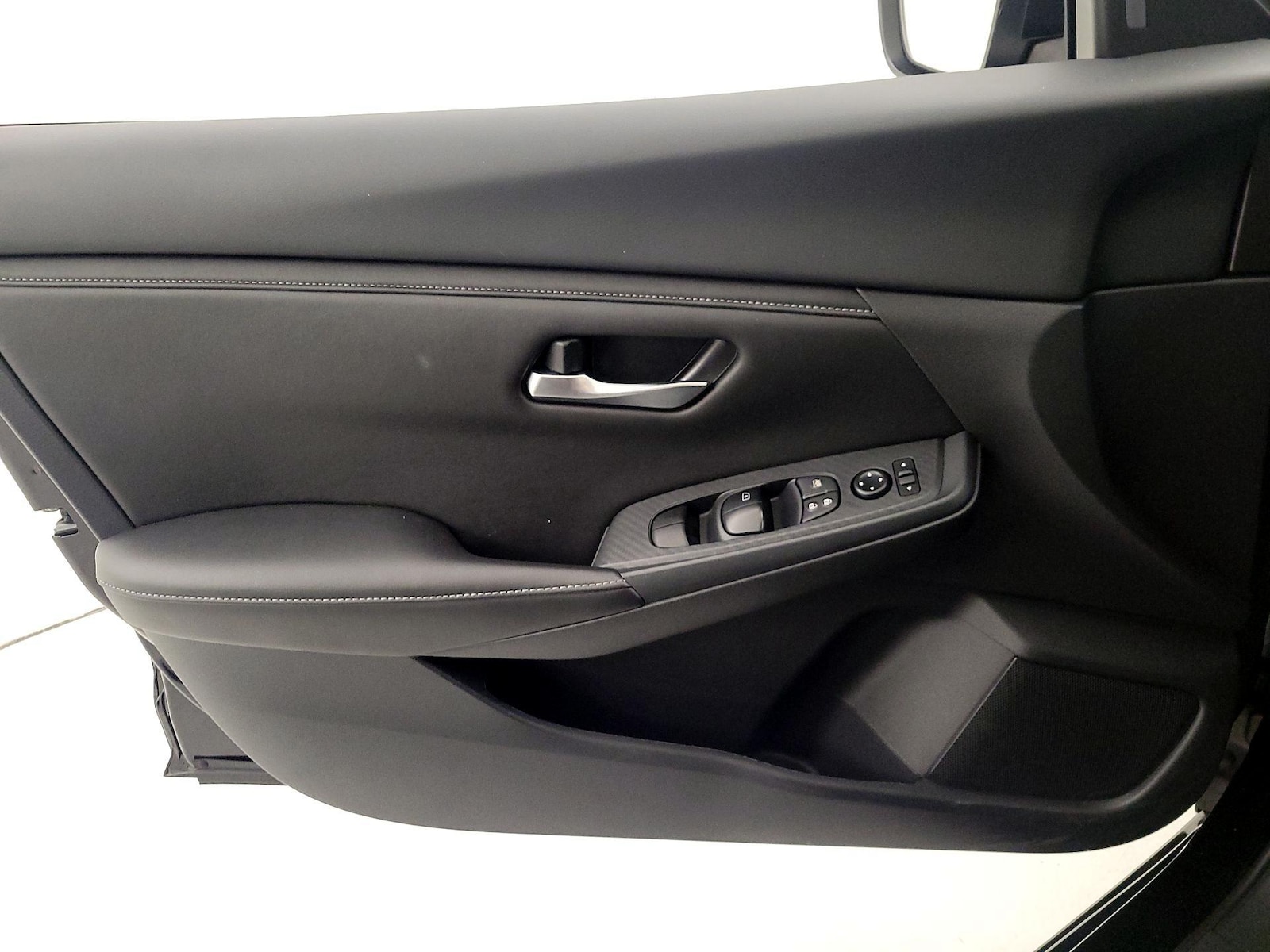 2025 Nissan Sentra SV - Photo 13