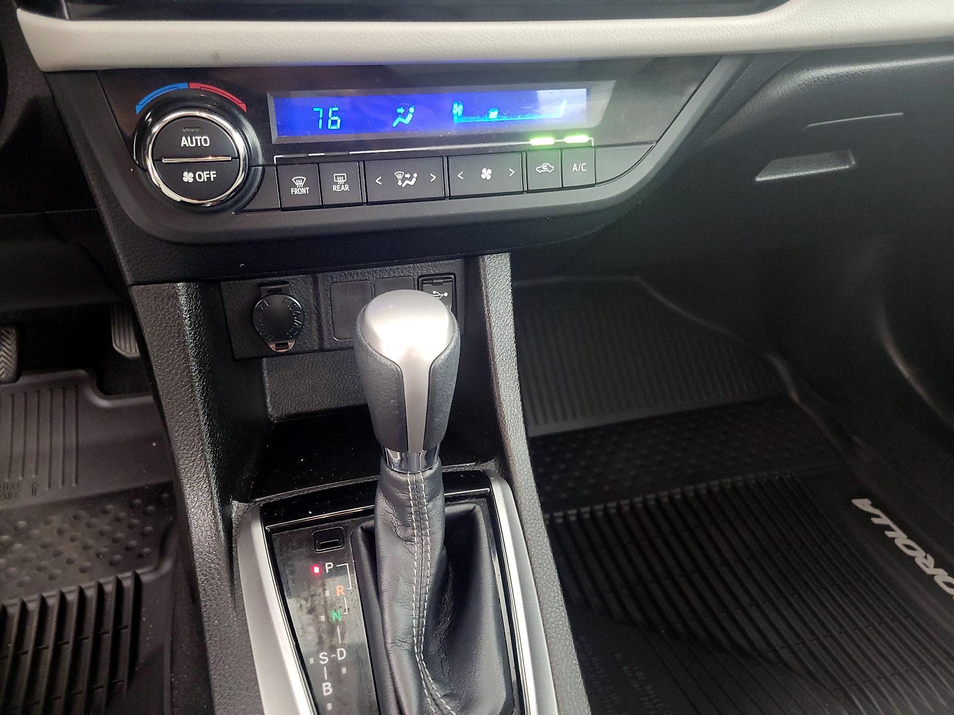 Thumbnail: 2015 Toyota Corolla - 16