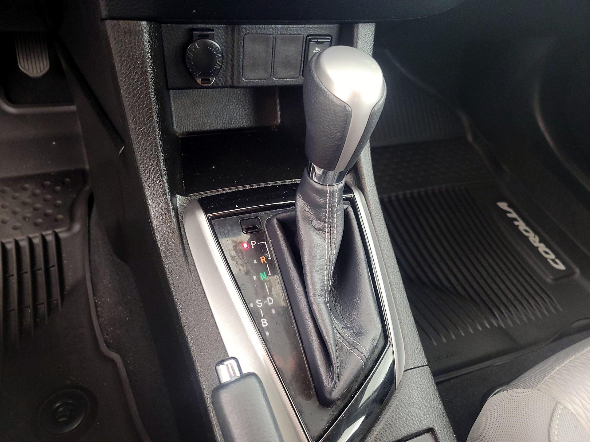 Thumbnail: 2015 Toyota Corolla - 17