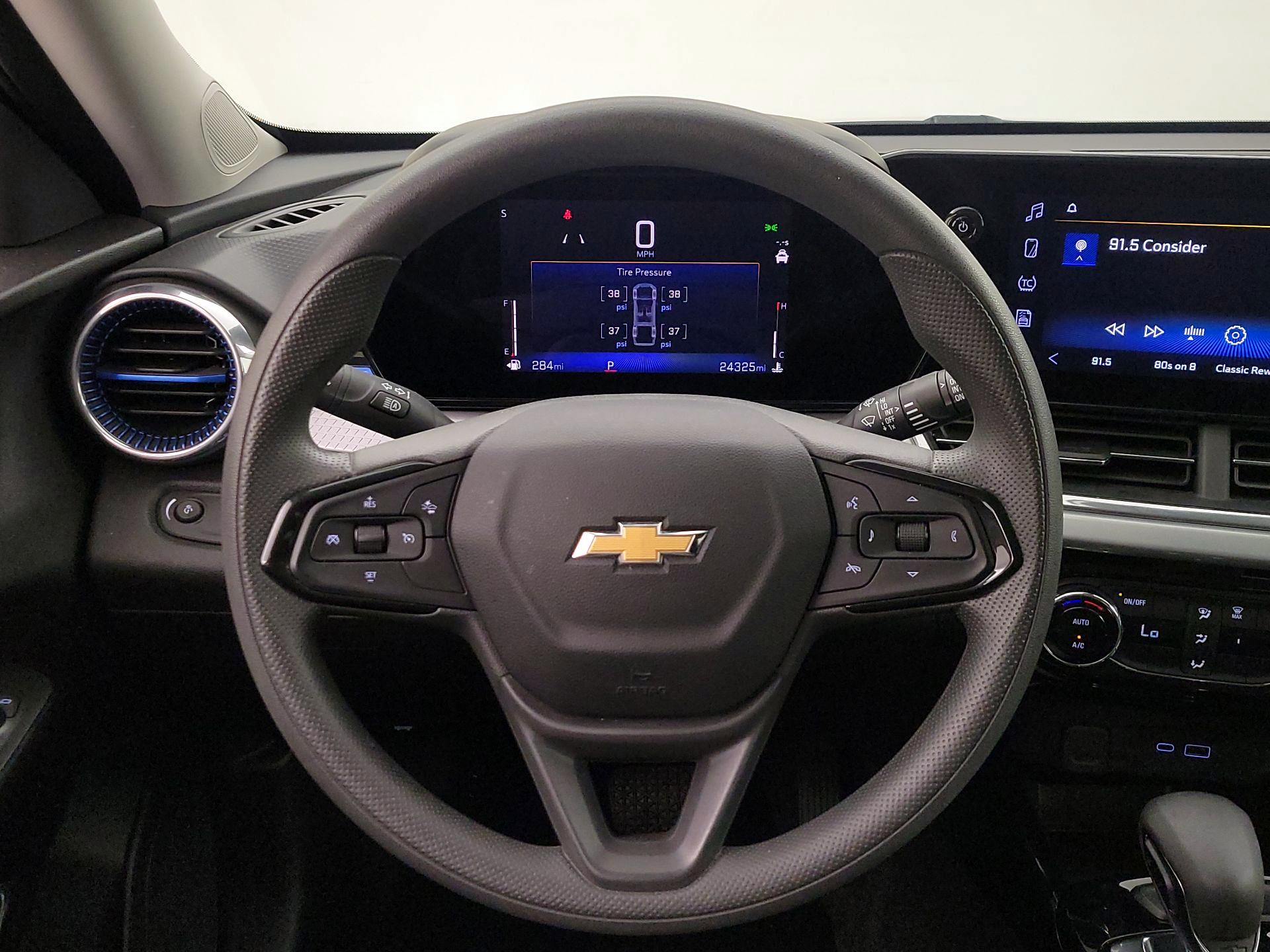 Thumbnail: 2025 Chevrolet Trax - 10