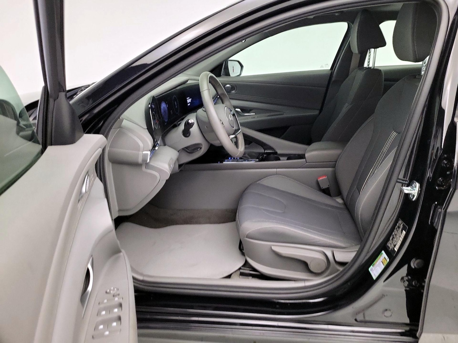 2025 Hyundai Elantra SEL - Photo 12