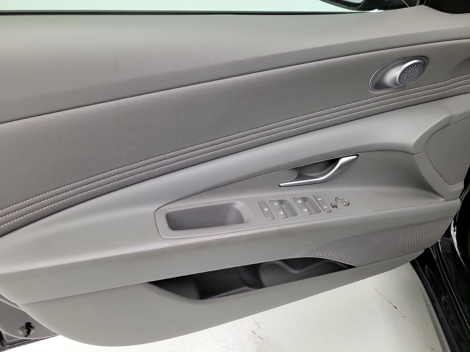 2025 Hyundai Elantra SEL - Photo 13