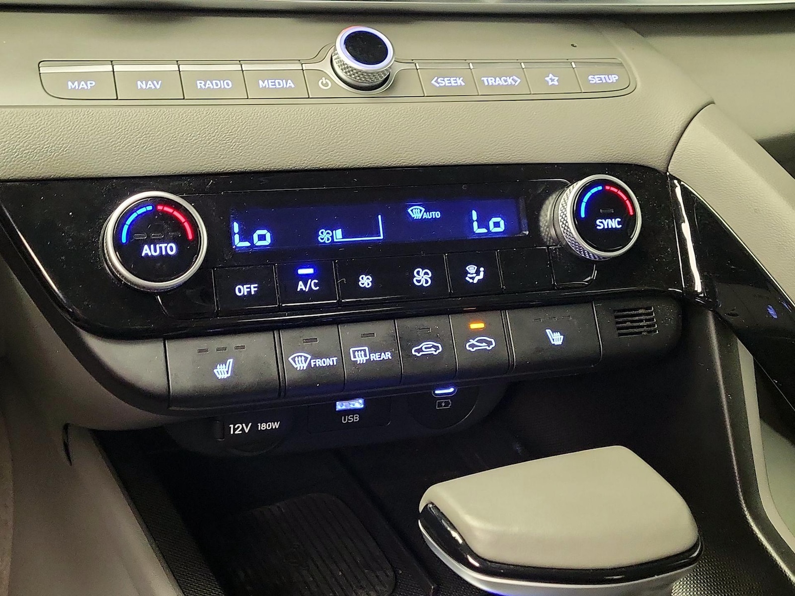 2025 Hyundai Elantra SEL - Photo 17