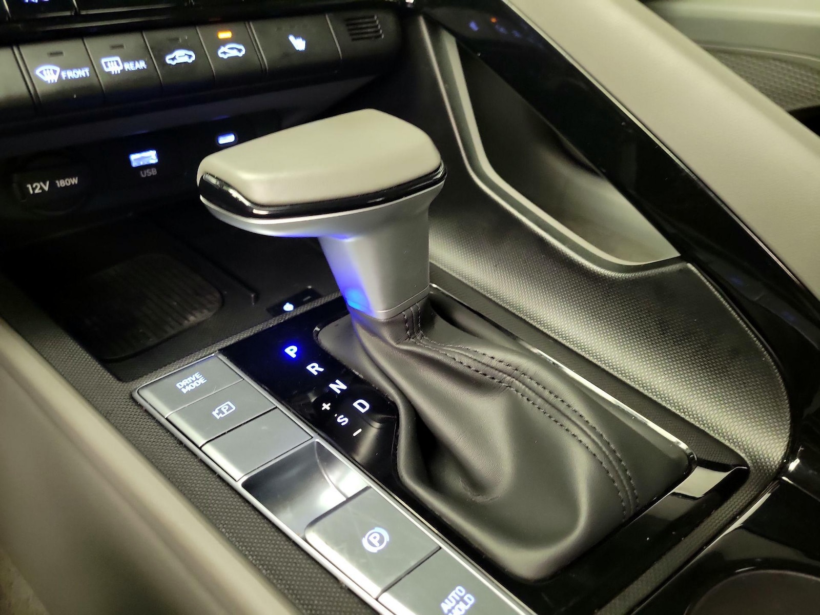 2025 Hyundai Elantra SEL - Photo 18