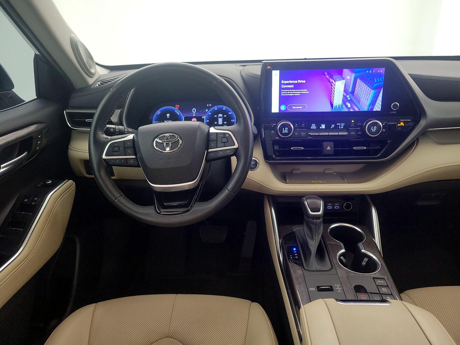 Thumbnail: 2023 Toyota Highlander - 10