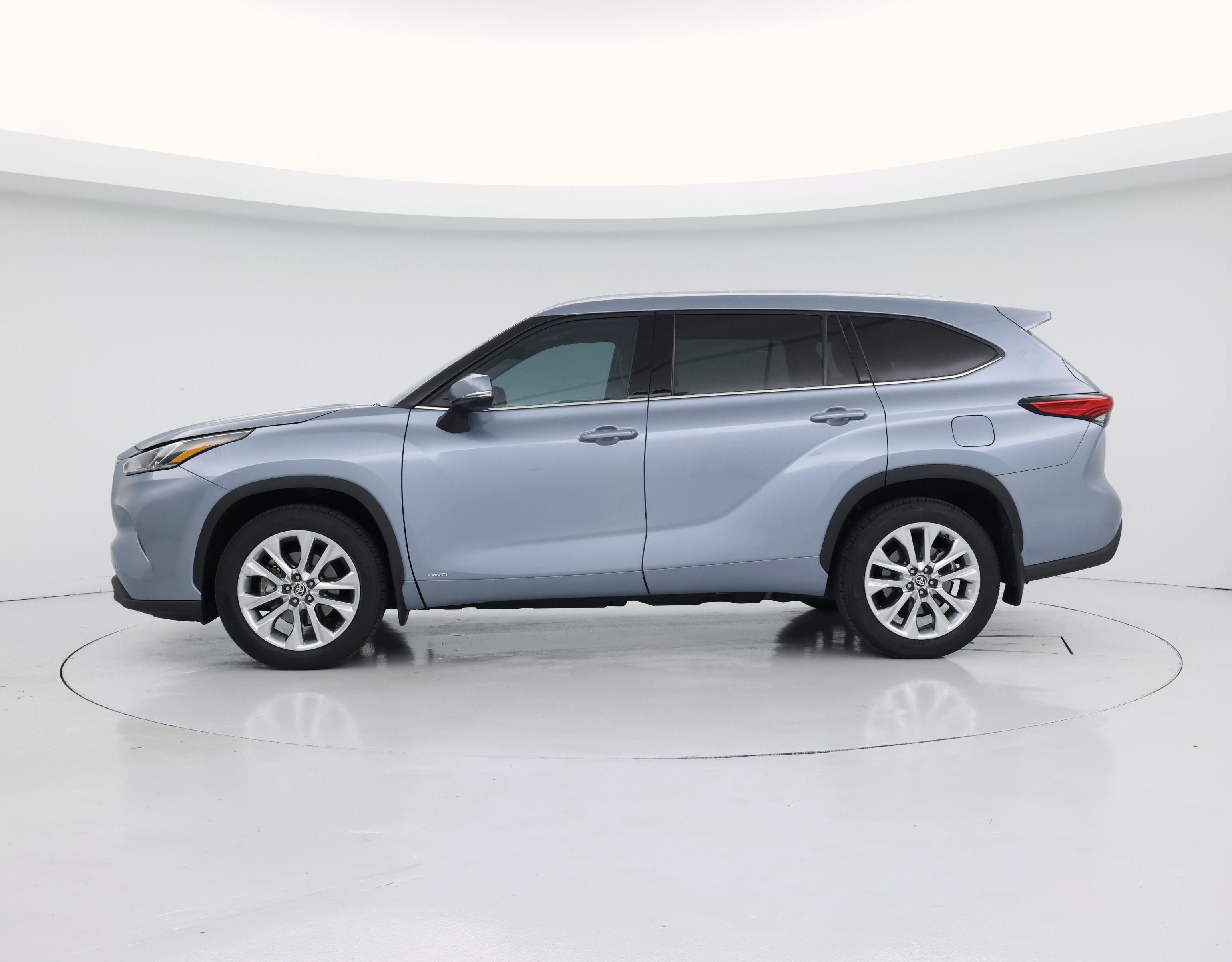 Thumbnail: 2023 Toyota Highlander - 3