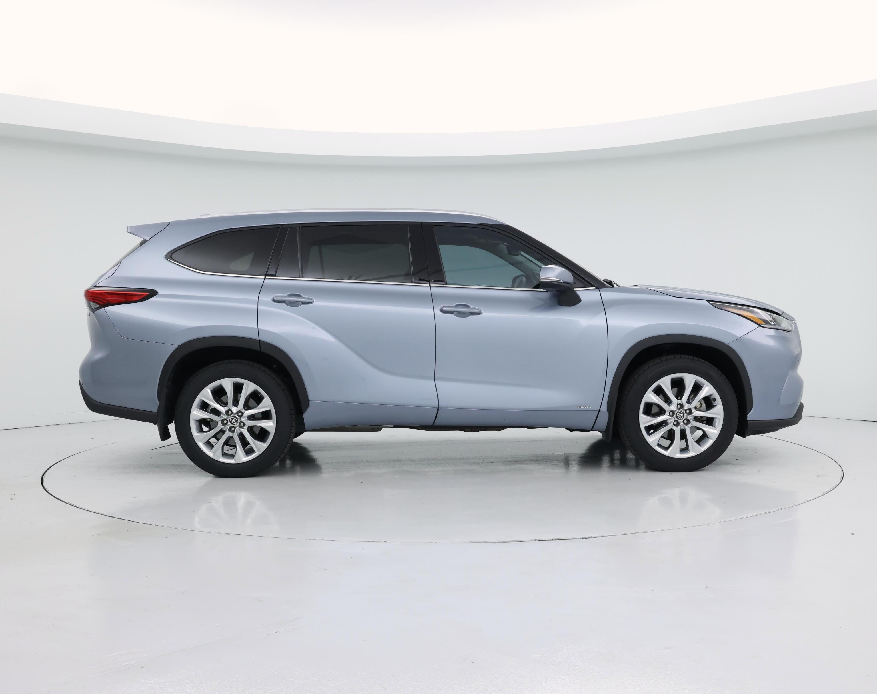 Thumbnail: 2023 Toyota Highlander - 7