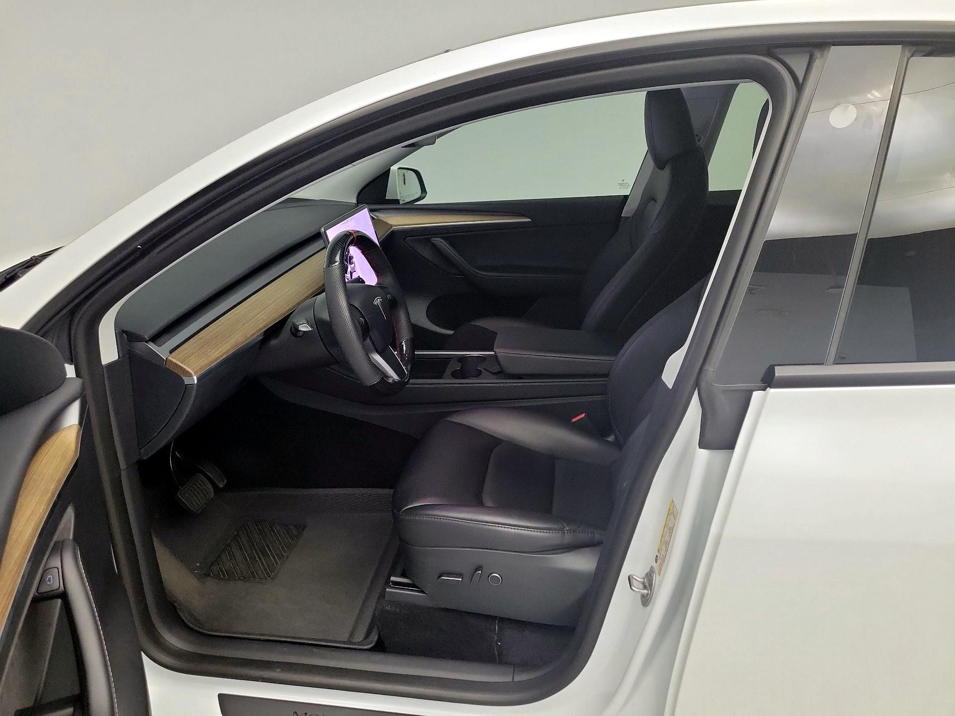 Thumbnail: 2023 Tesla Model Y - 11
