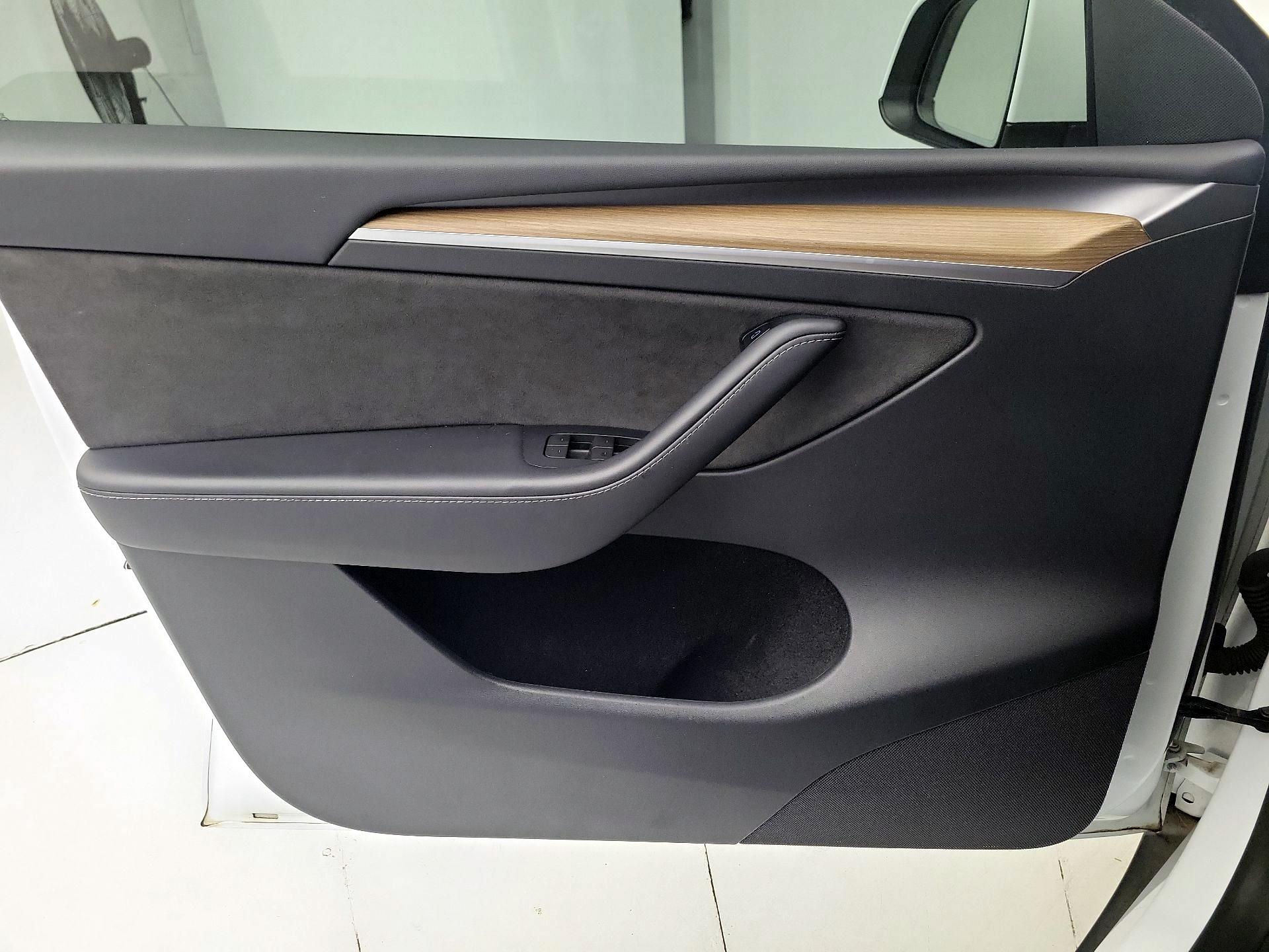Thumbnail: 2023 Tesla Model Y - 12
