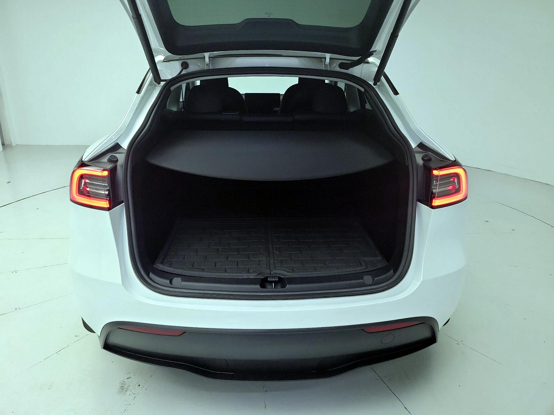 Thumbnail: 2023 Tesla Model Y - 20
