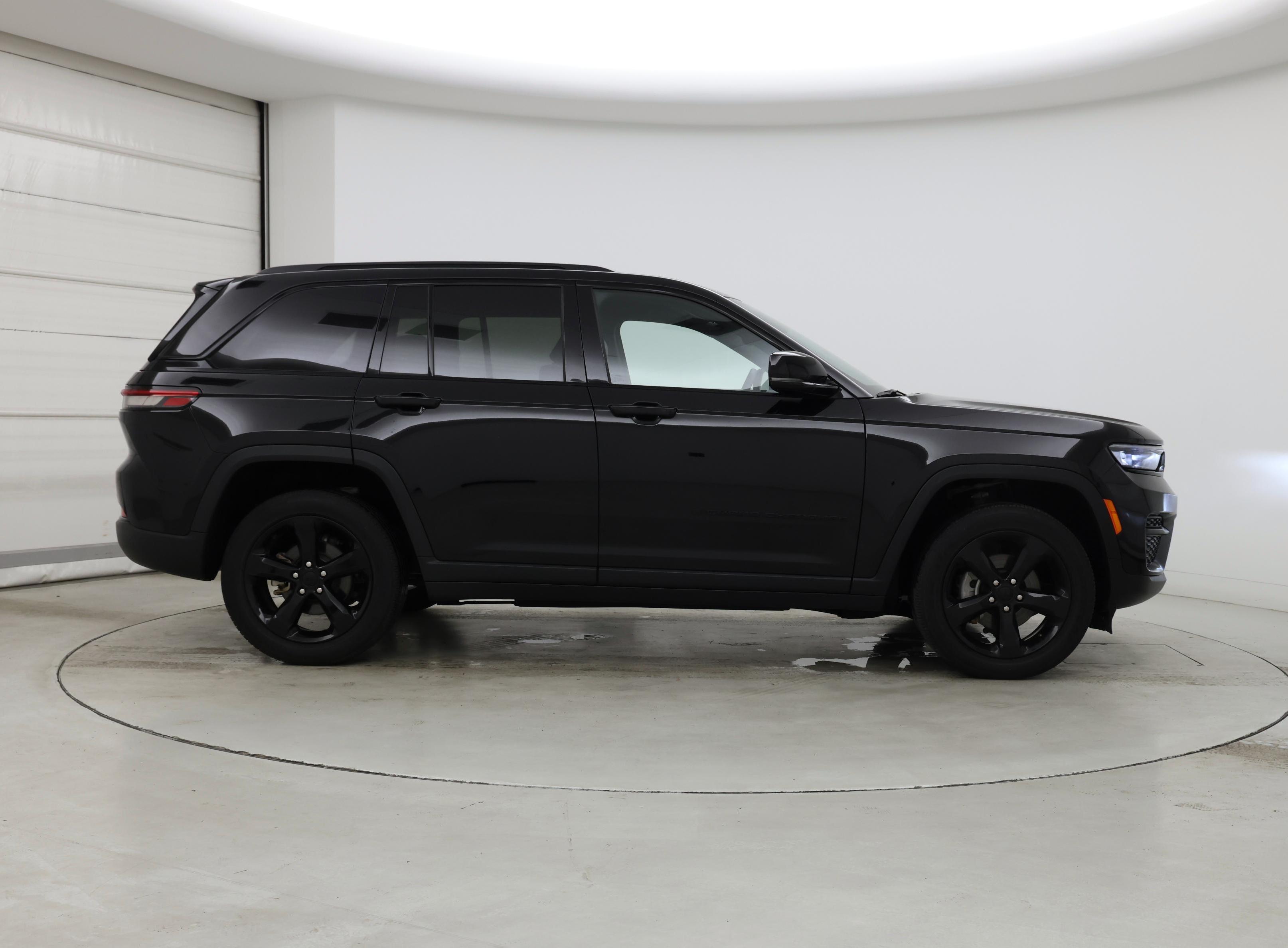 Thumbnail: 2023 Jeep Grand Cherokee - 7