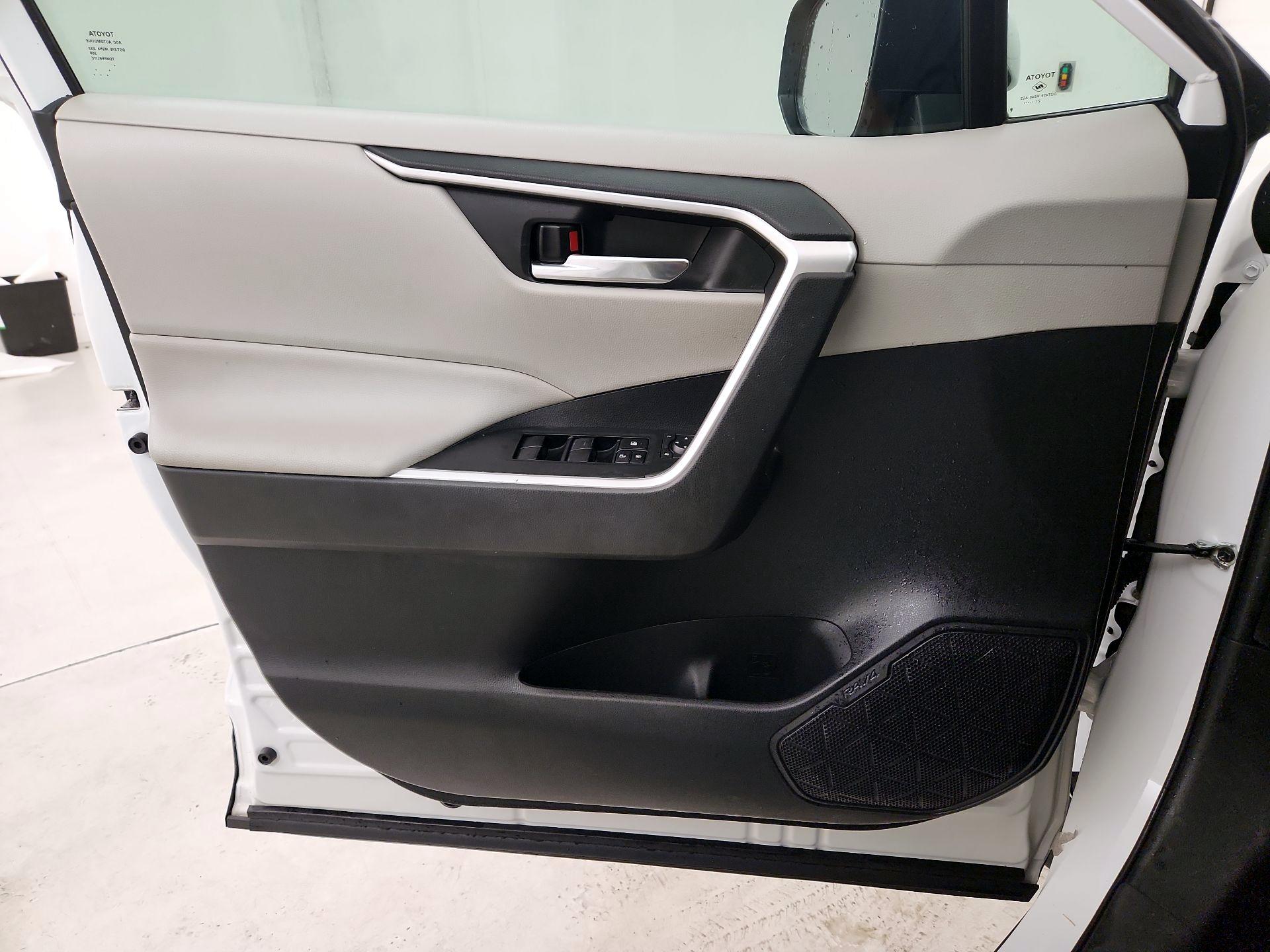 Thumbnail: 2021 Toyota RAV4 - 13