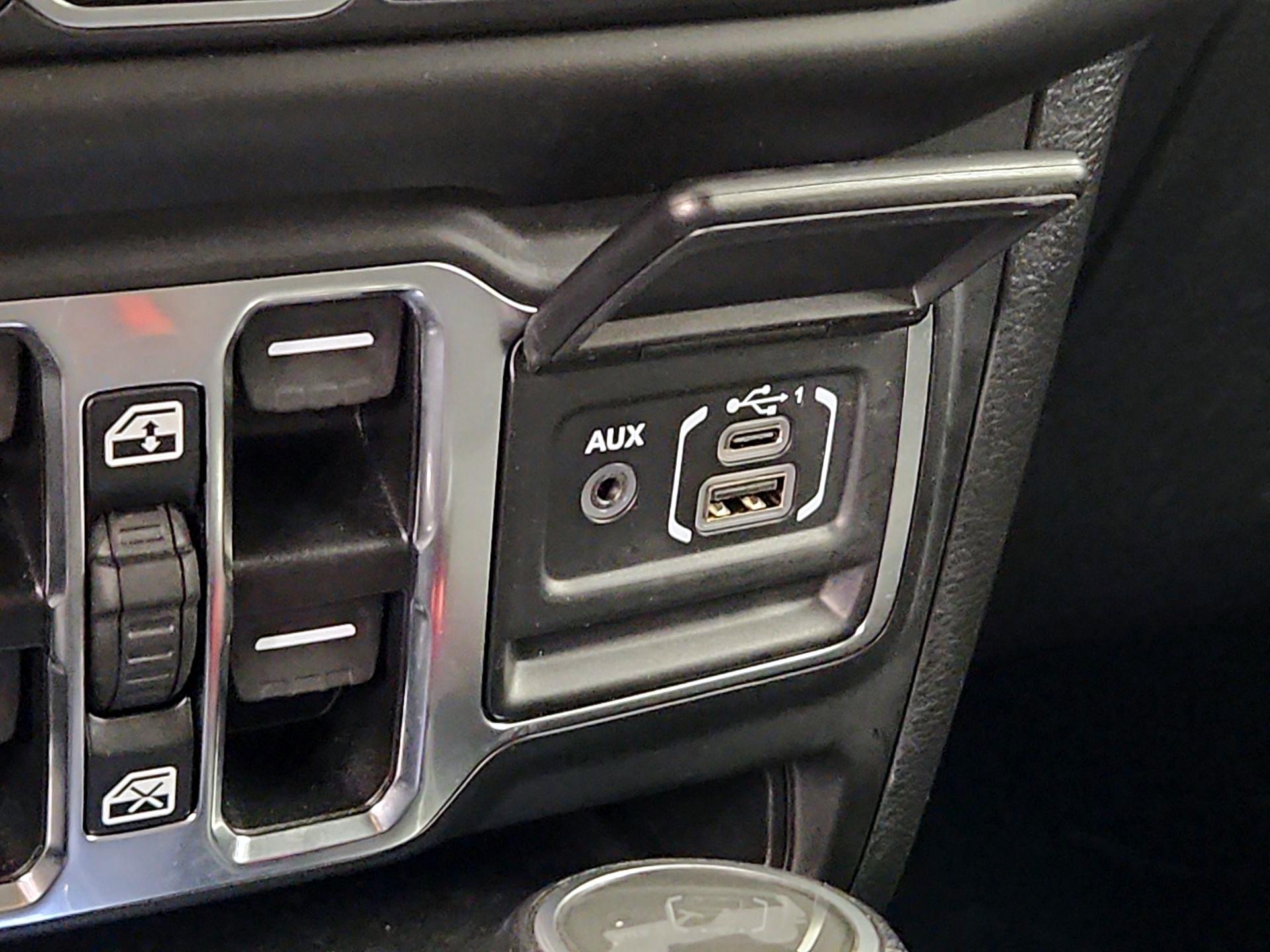 Thumbnail: 2022 Jeep Wrangler - 18