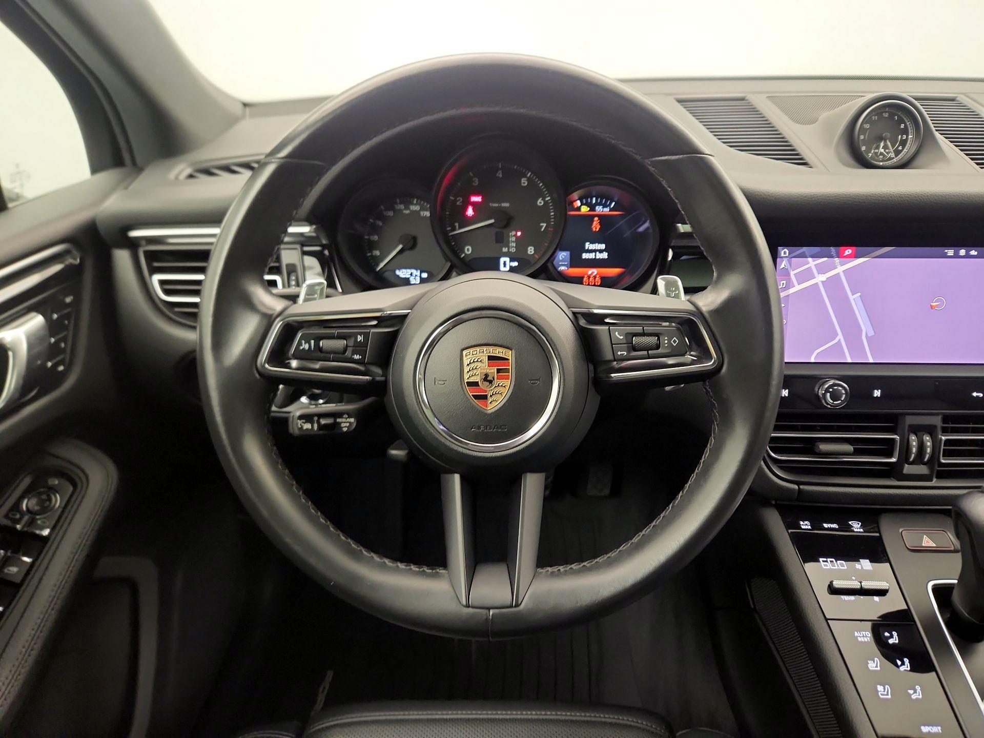 Thumbnail: 2023 Porsche Macan - 10