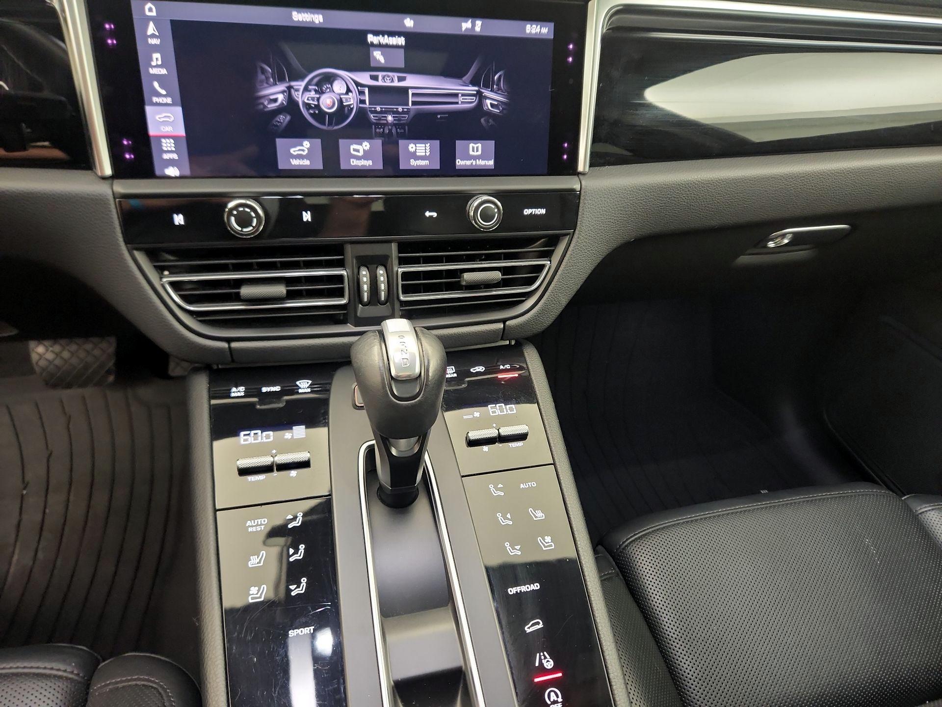 Thumbnail: 2023 Porsche Macan - 17