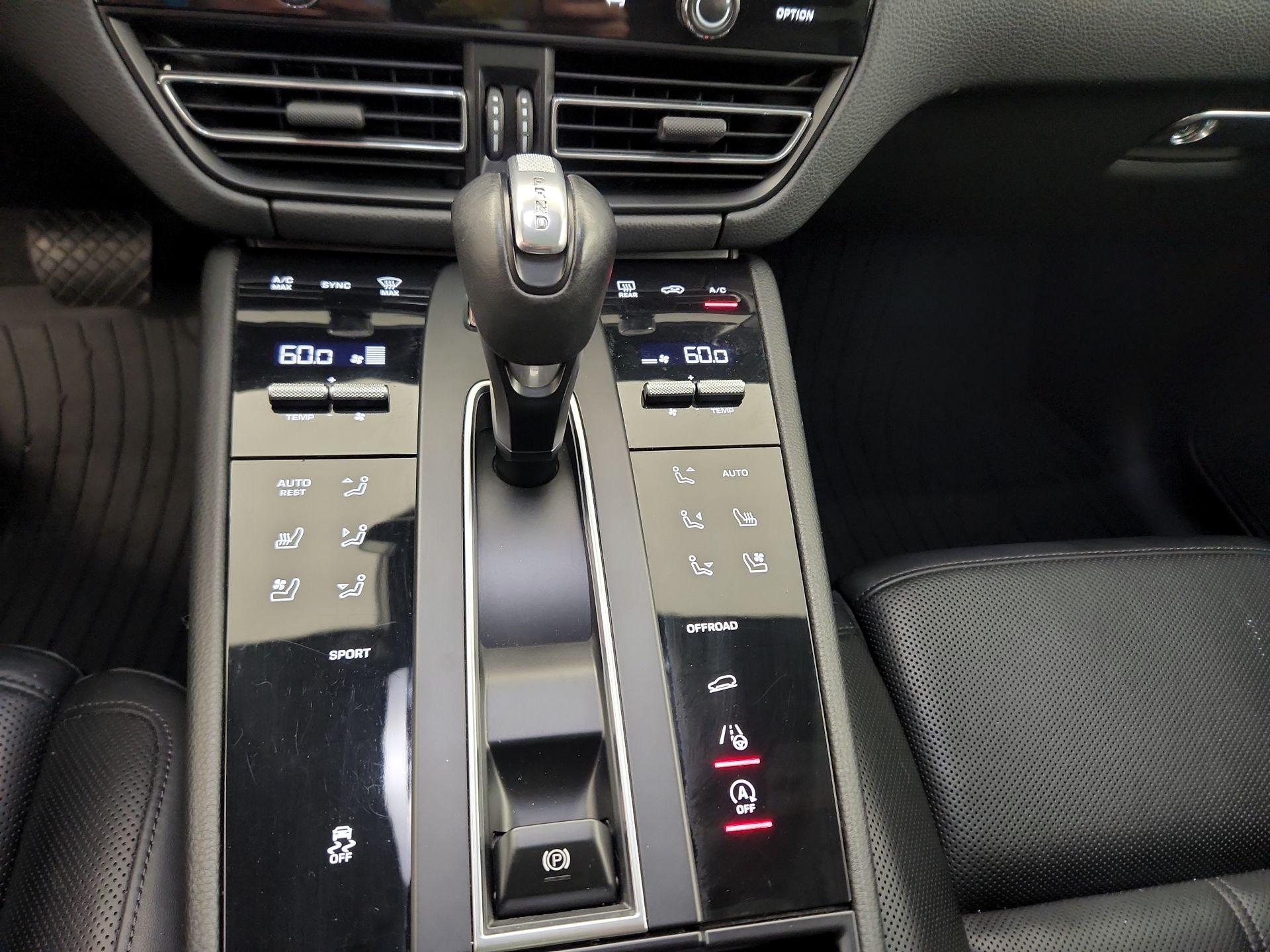 Thumbnail: 2023 Porsche Macan - 18