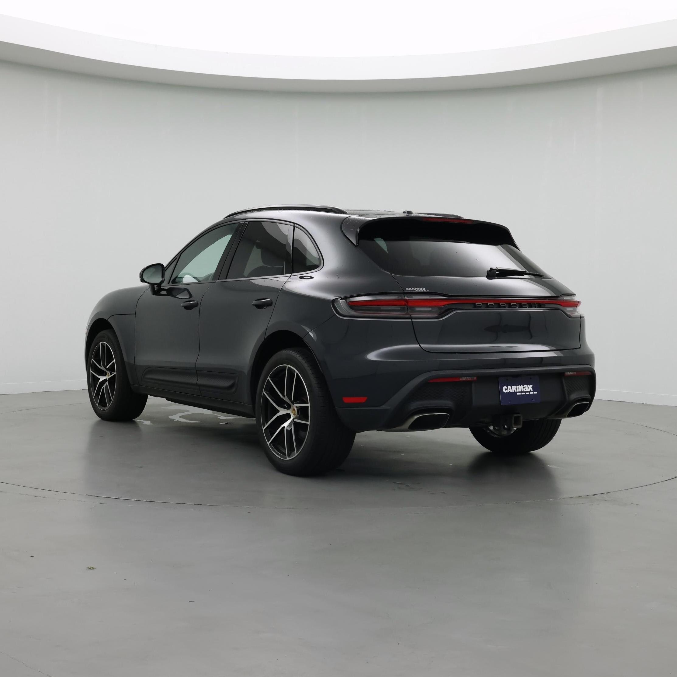 Thumbnail: 2023 Porsche Macan - 2