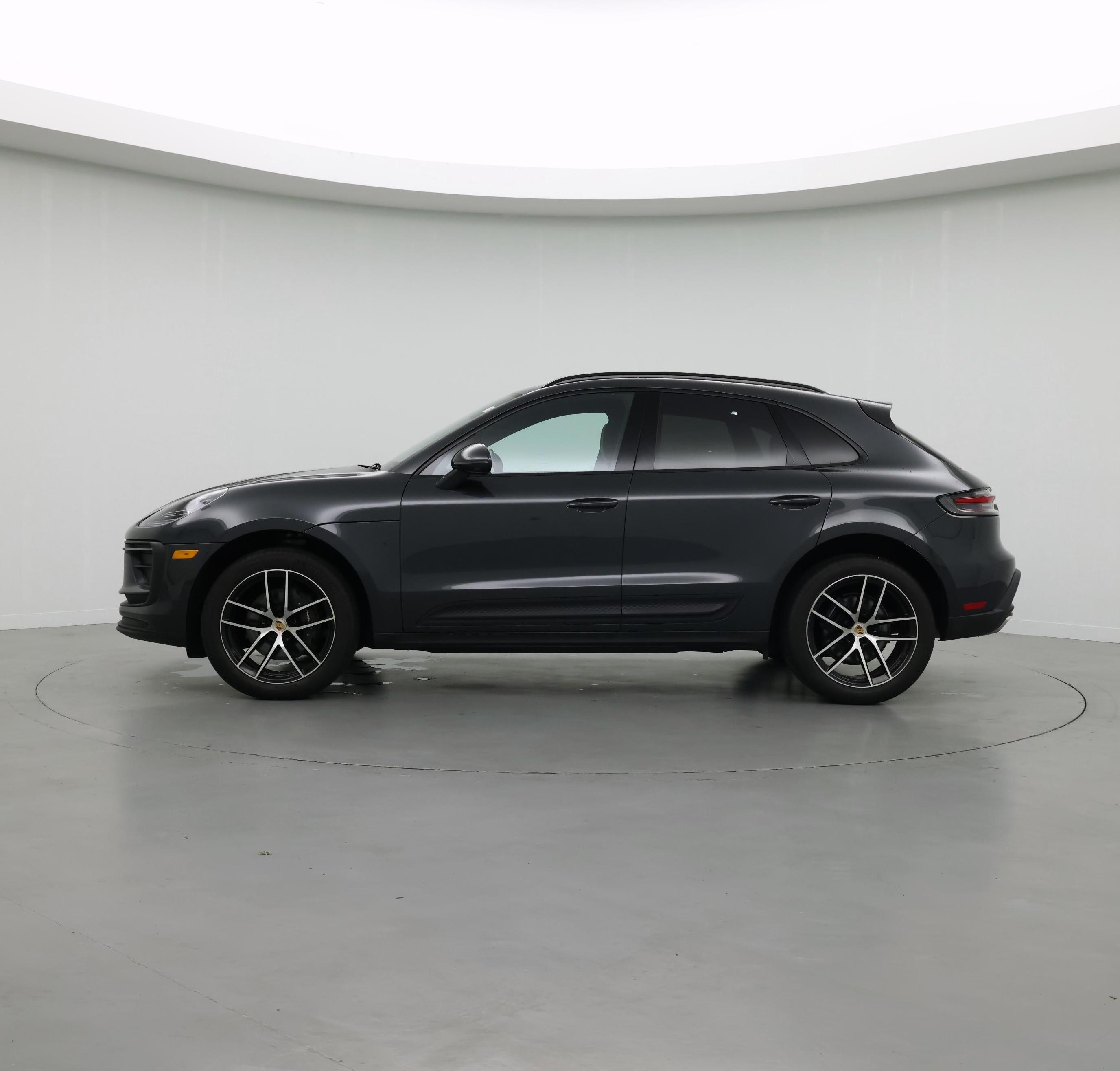 Thumbnail: 2023 Porsche Macan - 3