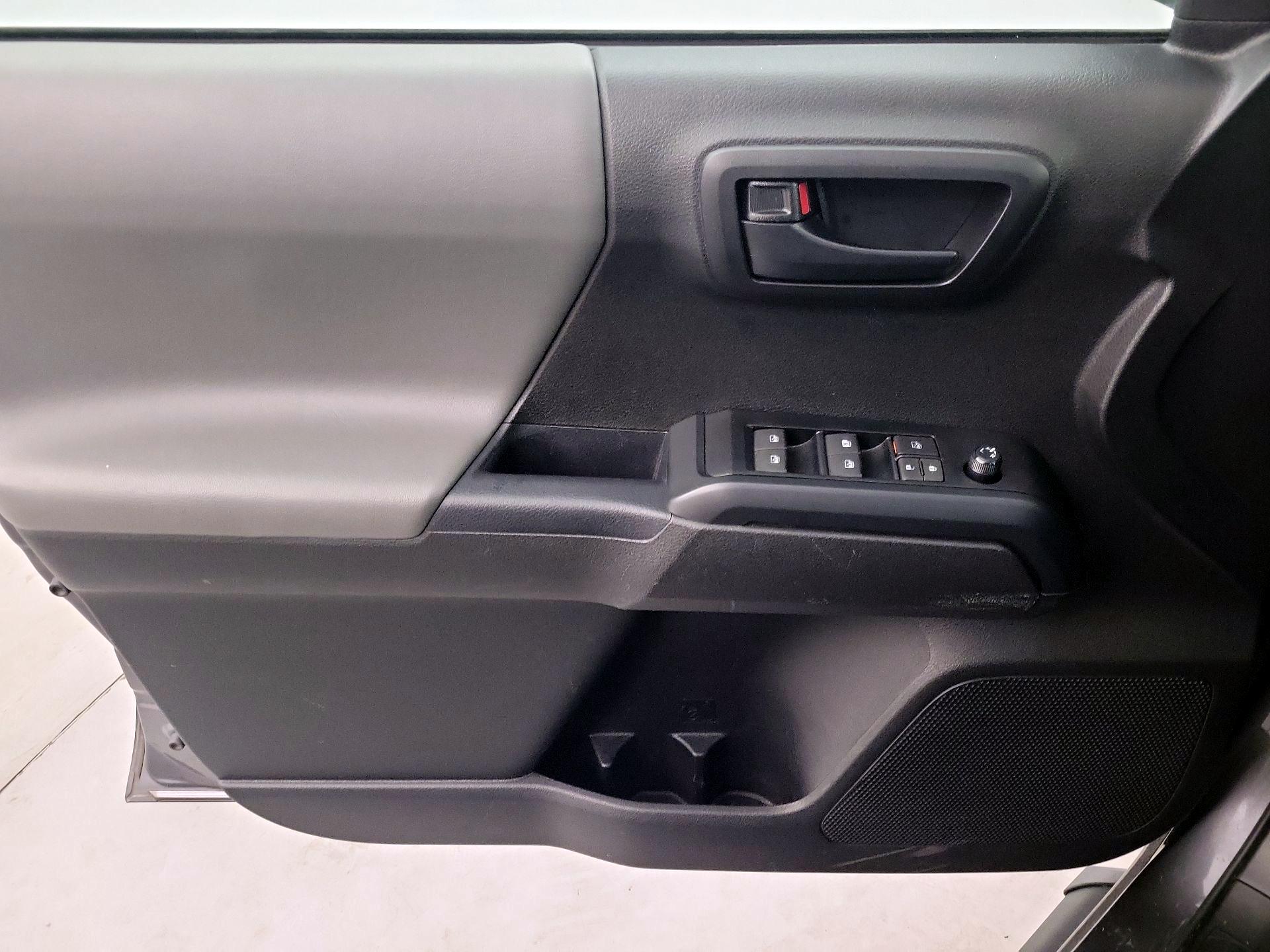 Thumbnail: 2021 Toyota Tacoma - 10