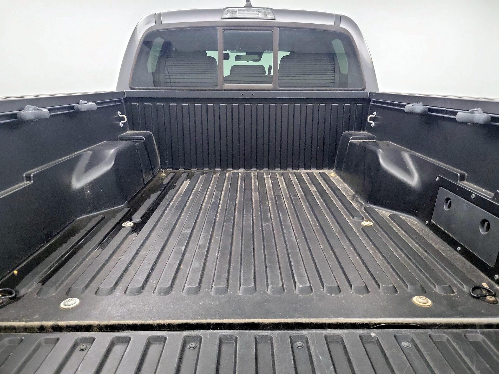 Thumbnail: 2021 Toyota Tacoma - 18