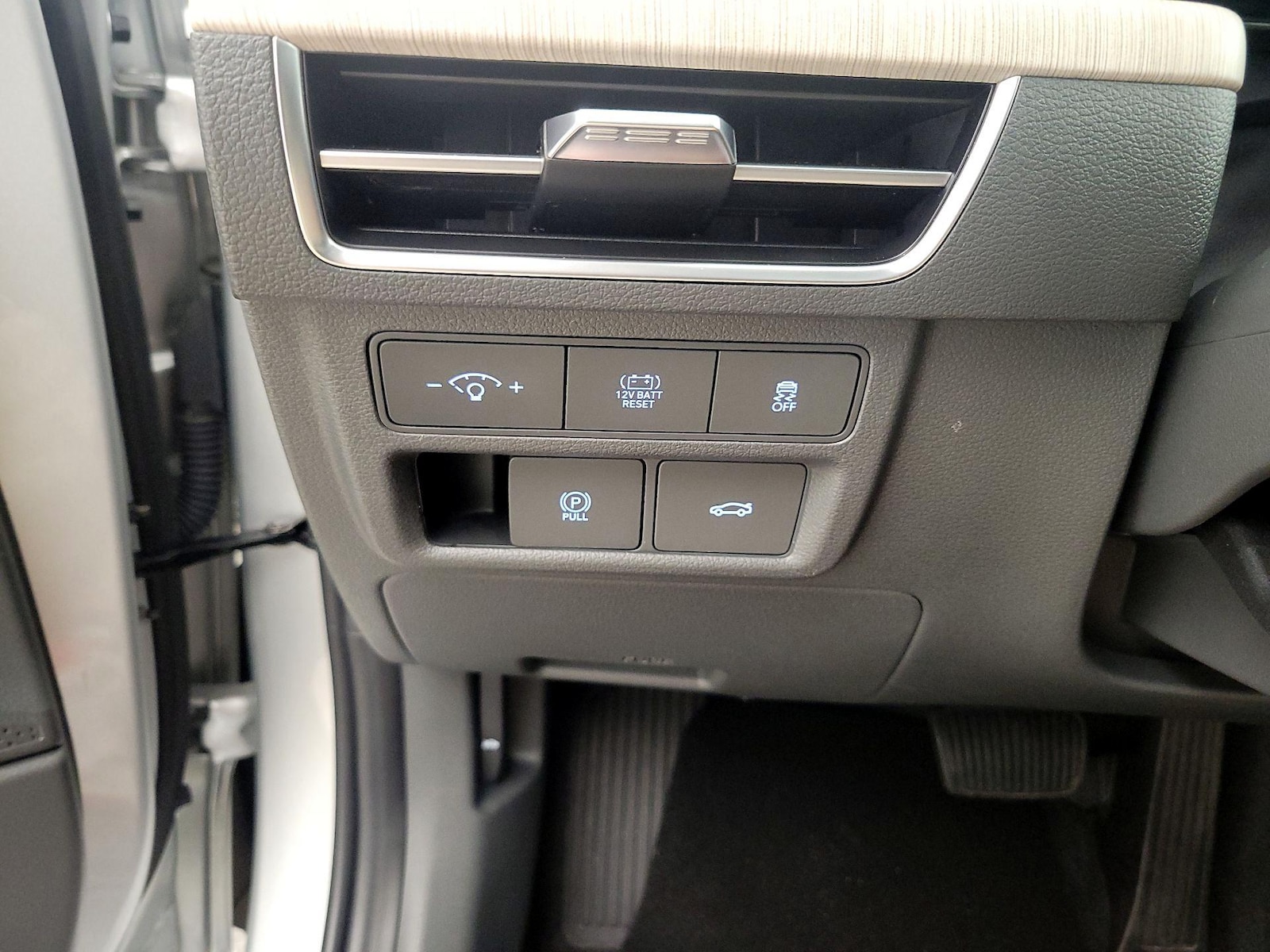 2025 Hyundai Sonata Hybrid SEL - Photo 14