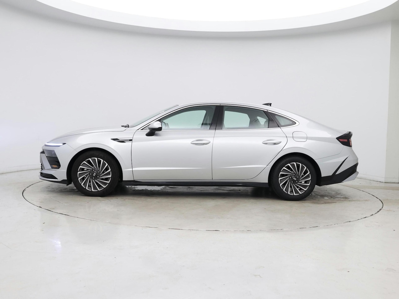 2025 Hyundai Sonata Hybrid SEL - Photo 4