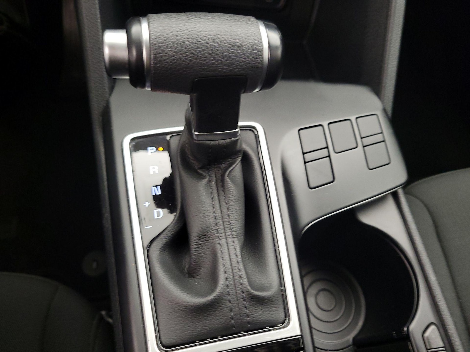 2025 Kia Sportage LX - Photo 18