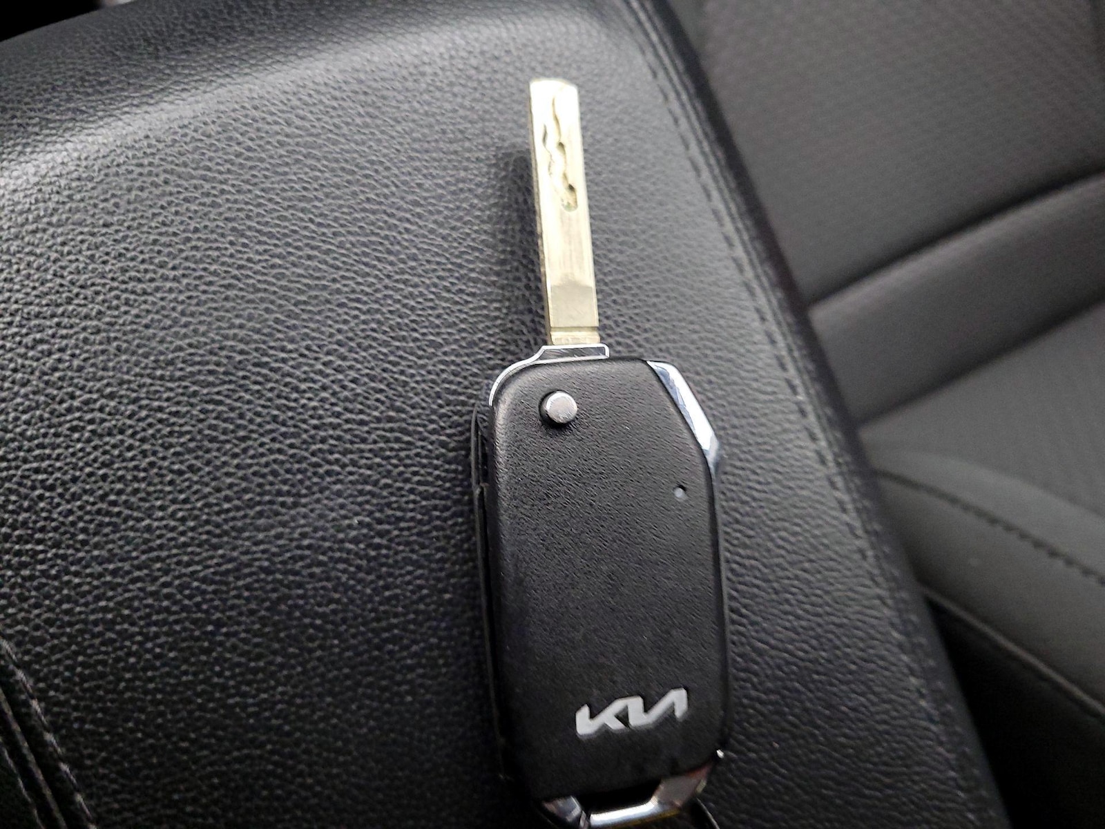 2025 Kia Sportage LX - Photo 23