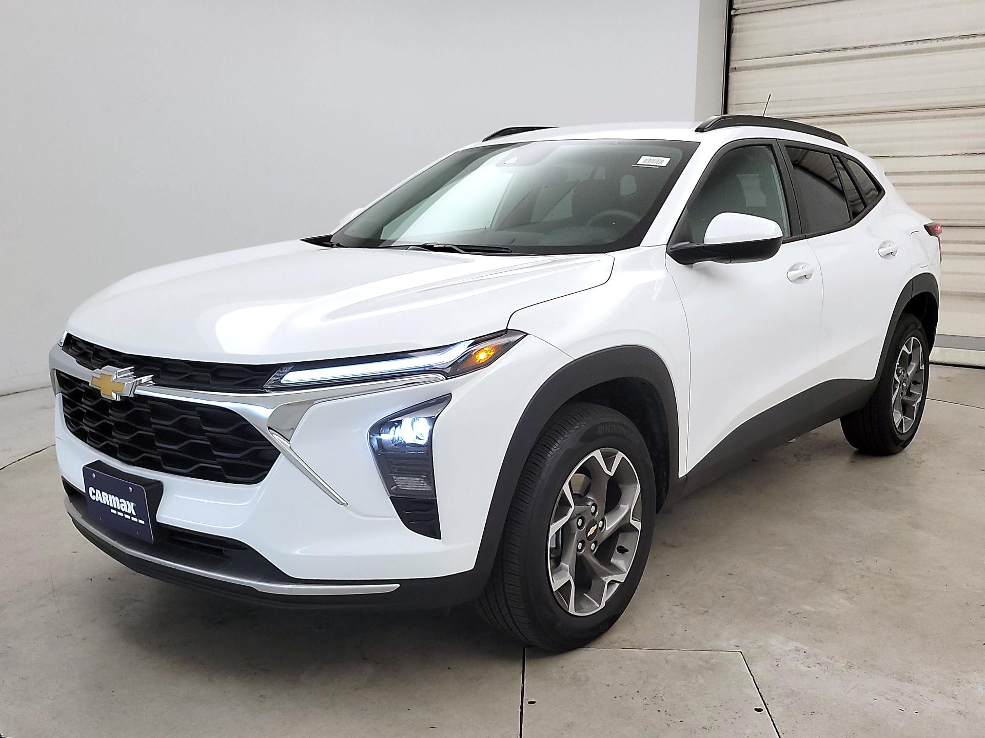 Thumbnail: 2025 Chevrolet Trax - 3