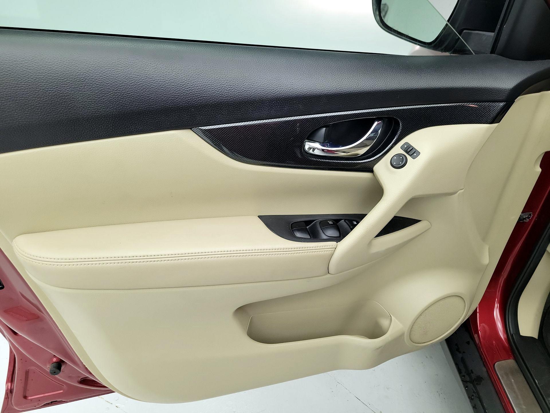 Thumbnail: 2016 Nissan Rogue - 12