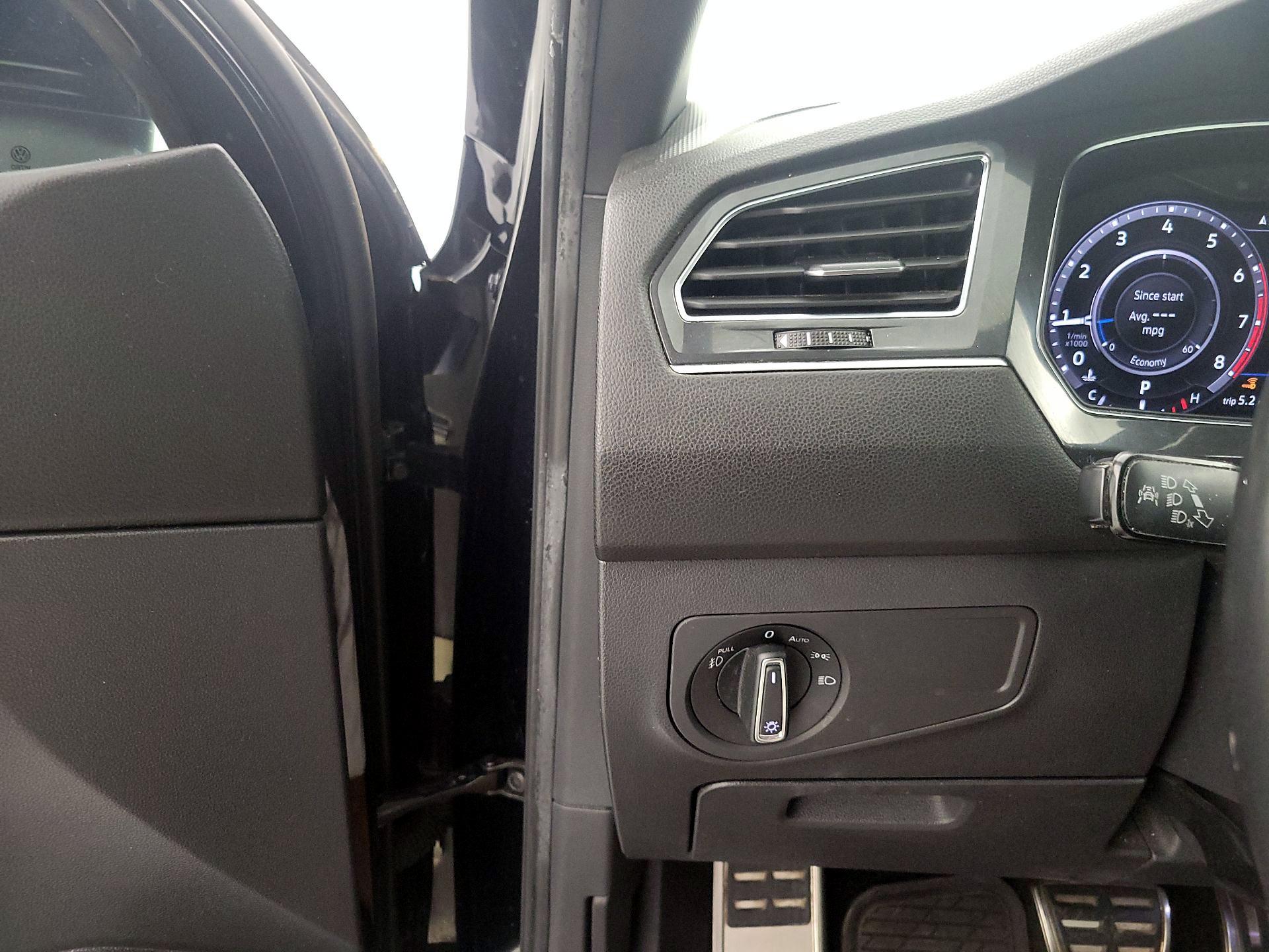 Thumbnail: 2018 Volkswagen Tiguan - 13