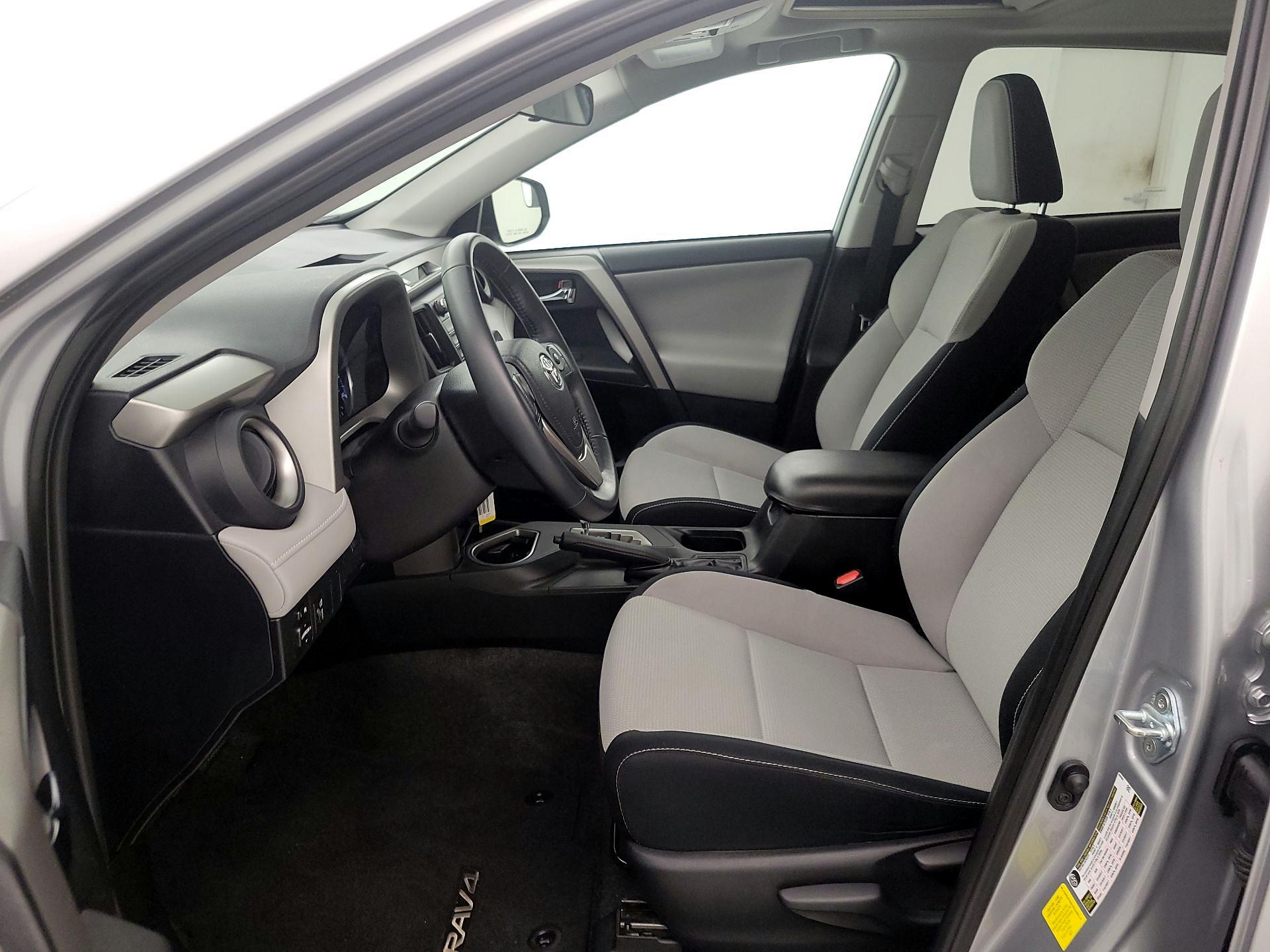 Thumbnail: 2016 Toyota RAV4 - 11
