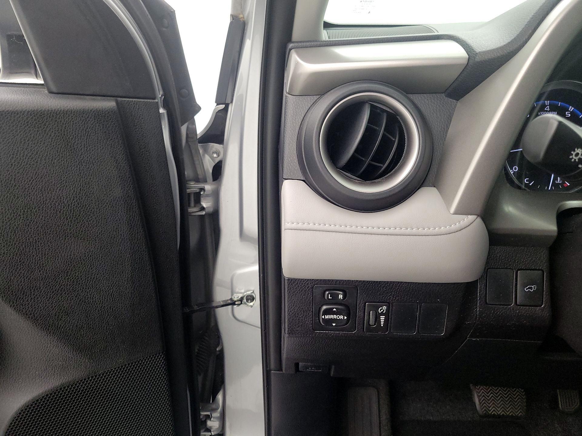 Thumbnail: 2016 Toyota RAV4 - 13