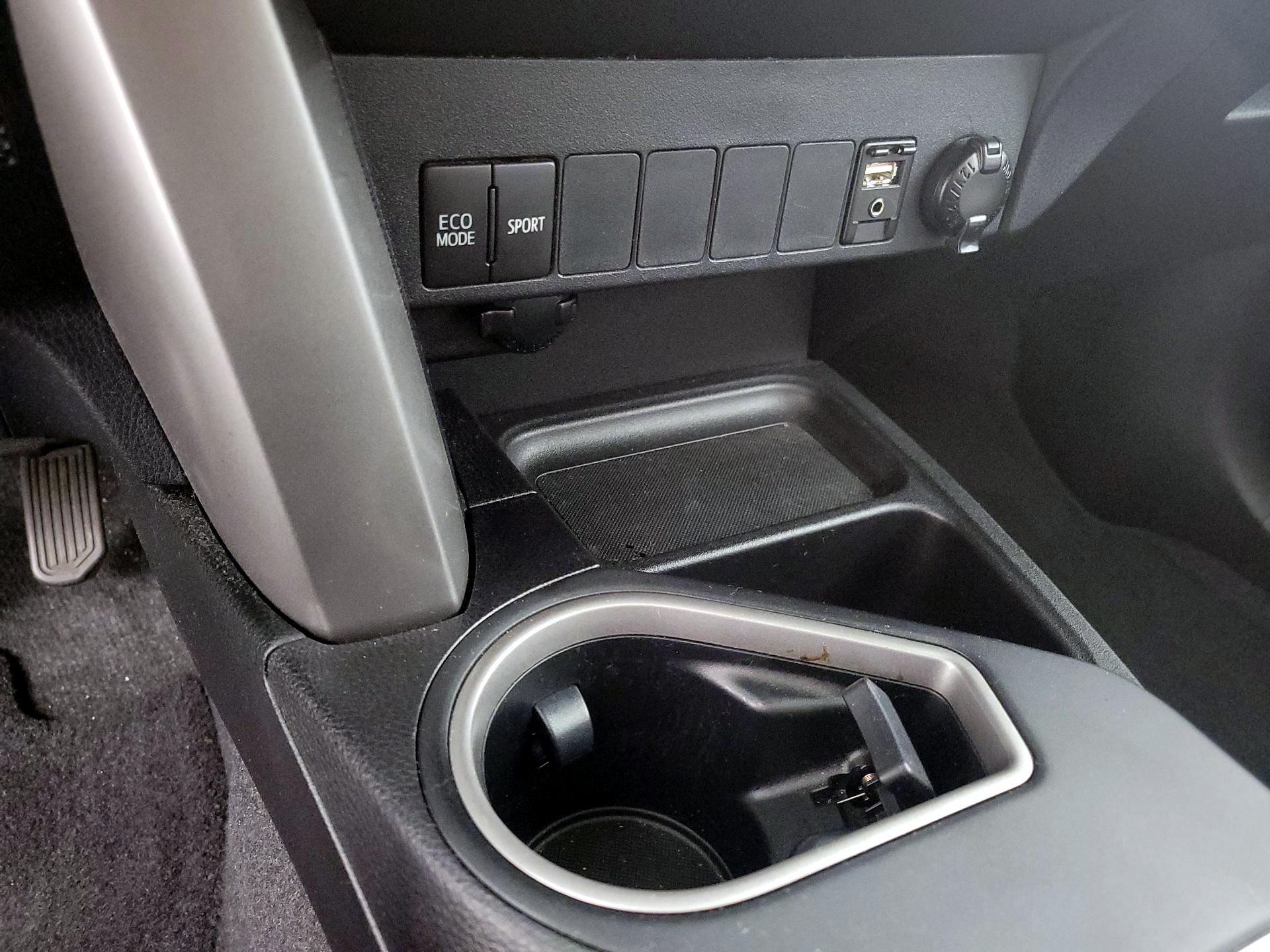 Thumbnail: 2016 Toyota RAV4 - 18