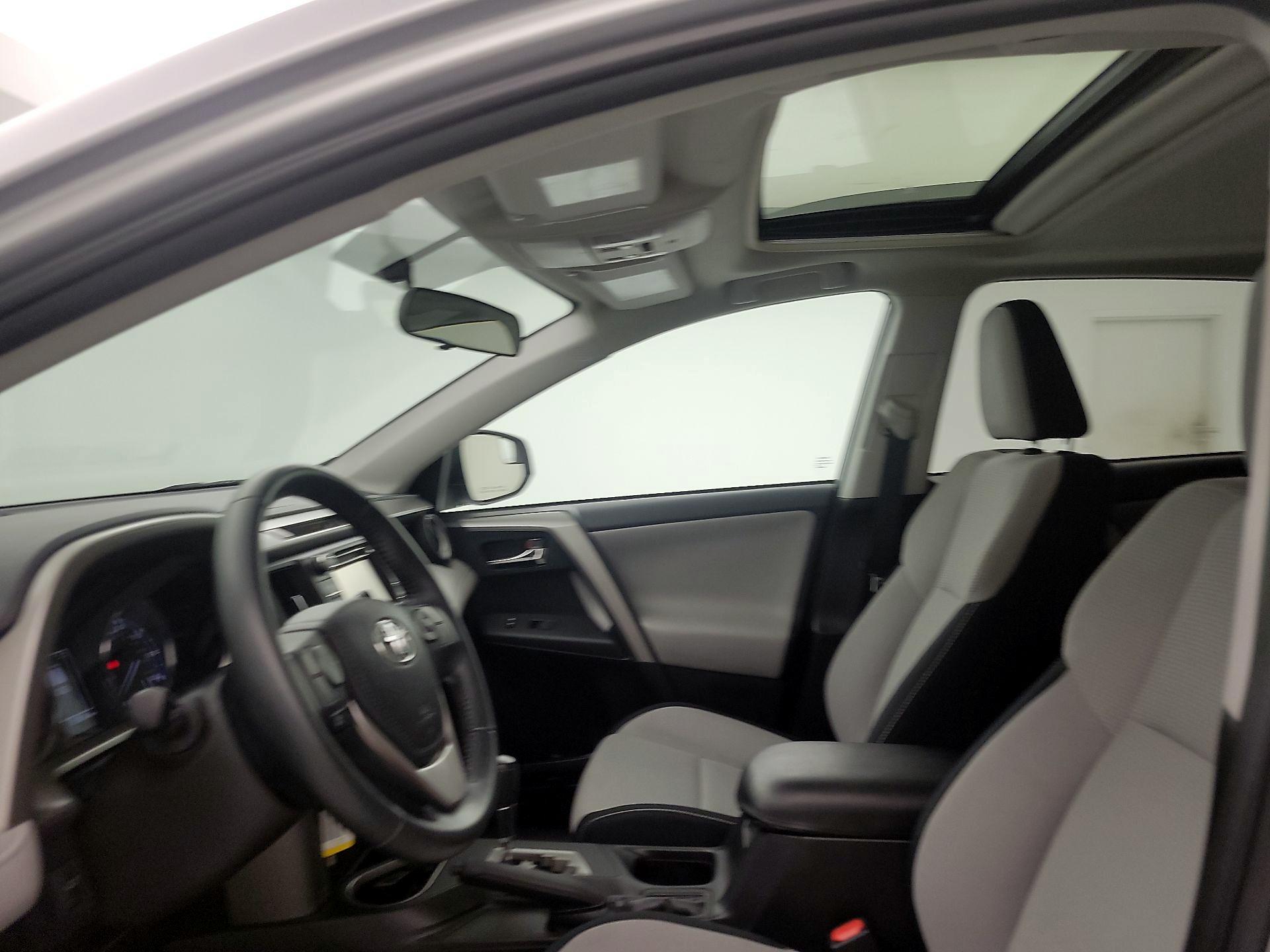 Thumbnail: 2016 Toyota RAV4 - 19
