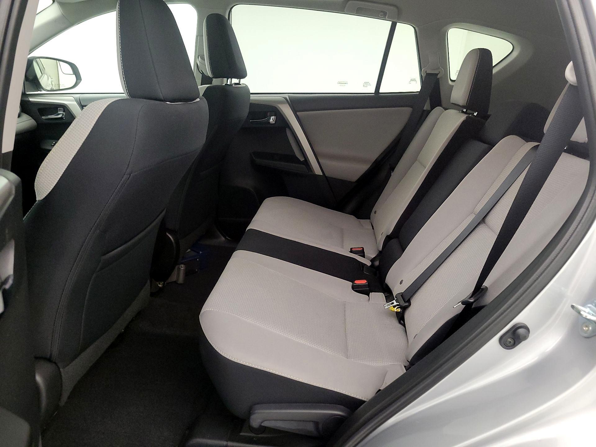 Thumbnail: 2016 Toyota RAV4 - 20
