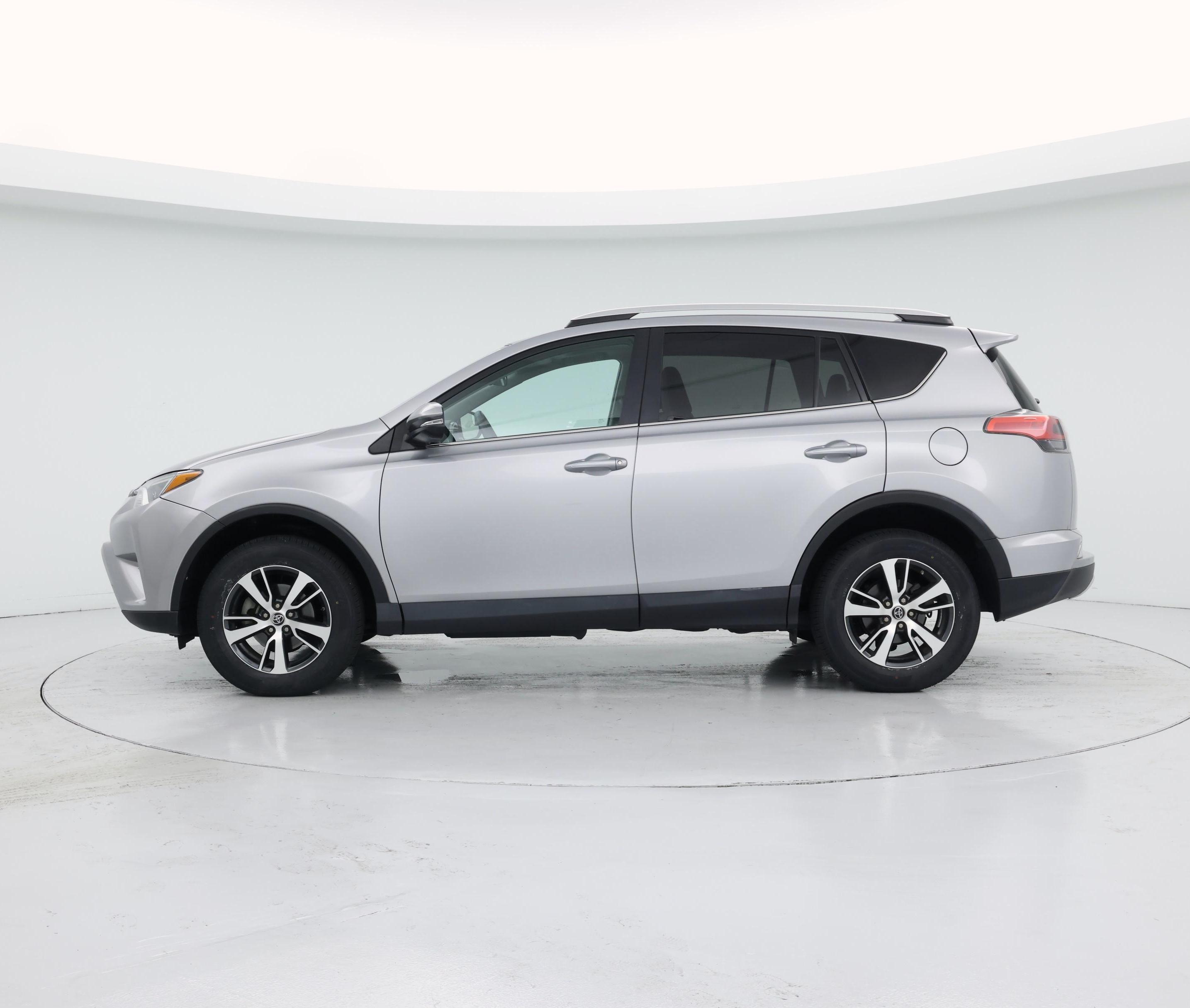 Thumbnail: 2016 Toyota RAV4 - 3