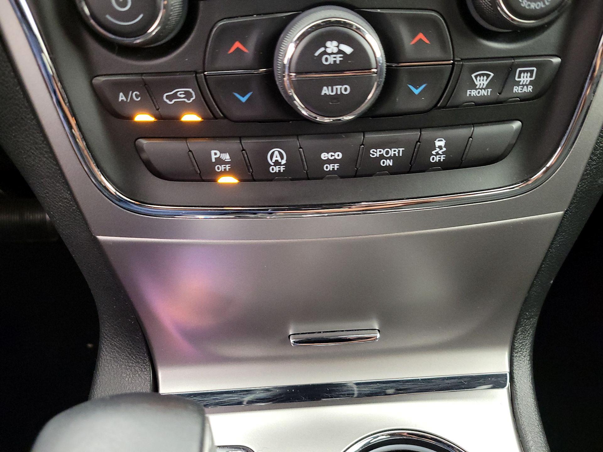 Thumbnail: 2018 Jeep Grand Cherokee - 16