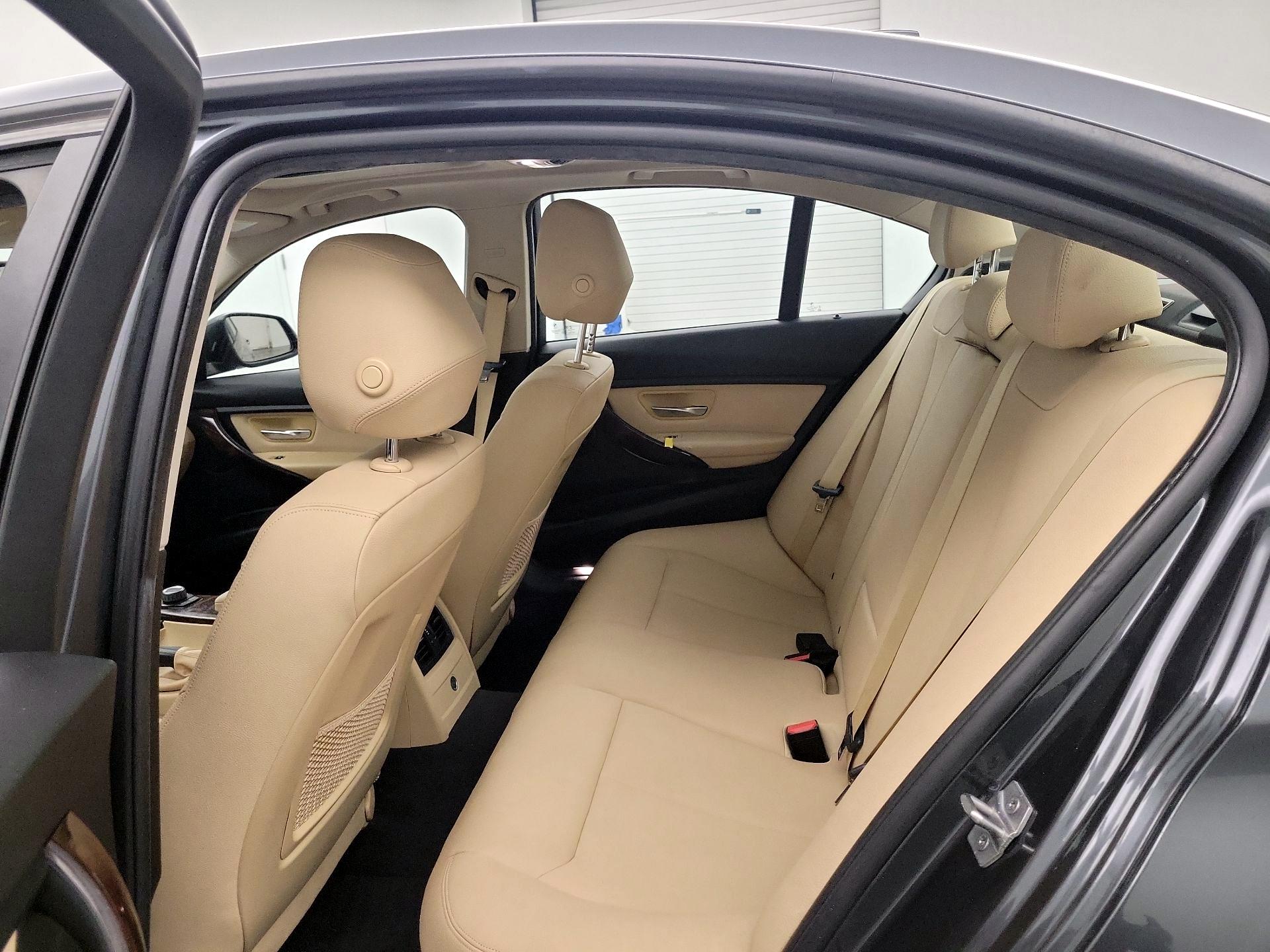 Thumbnail: 2018 BMW 3 Series - 20