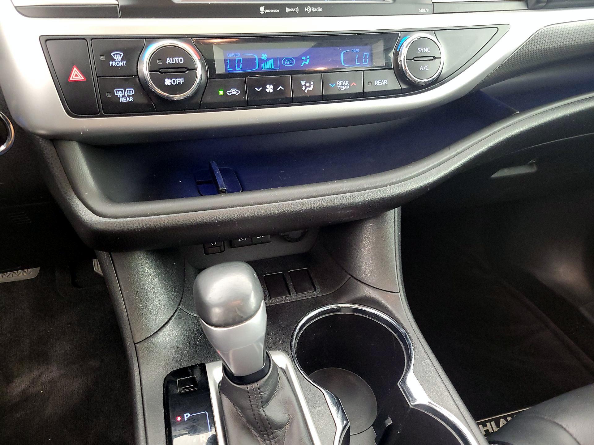 Thumbnail: 2017 Toyota Highlander - 17