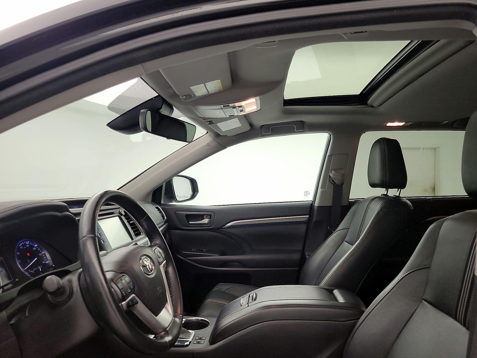 Thumbnail: 2017 Toyota Highlander - 20