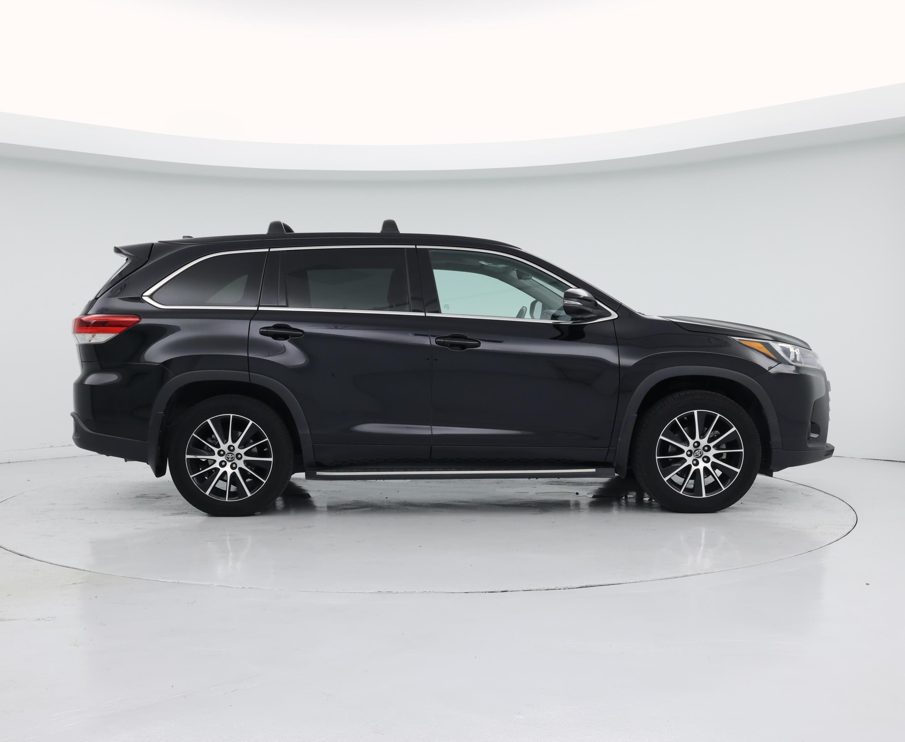 Thumbnail: 2017 Toyota Highlander - 7
