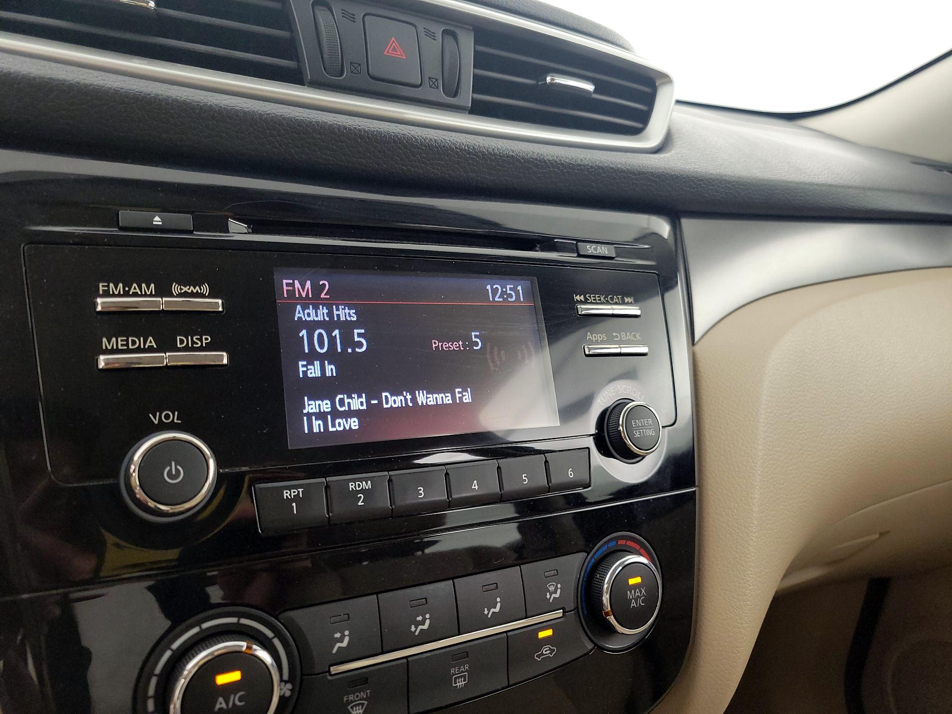 Thumbnail: 2015 Nissan Rogue - 15