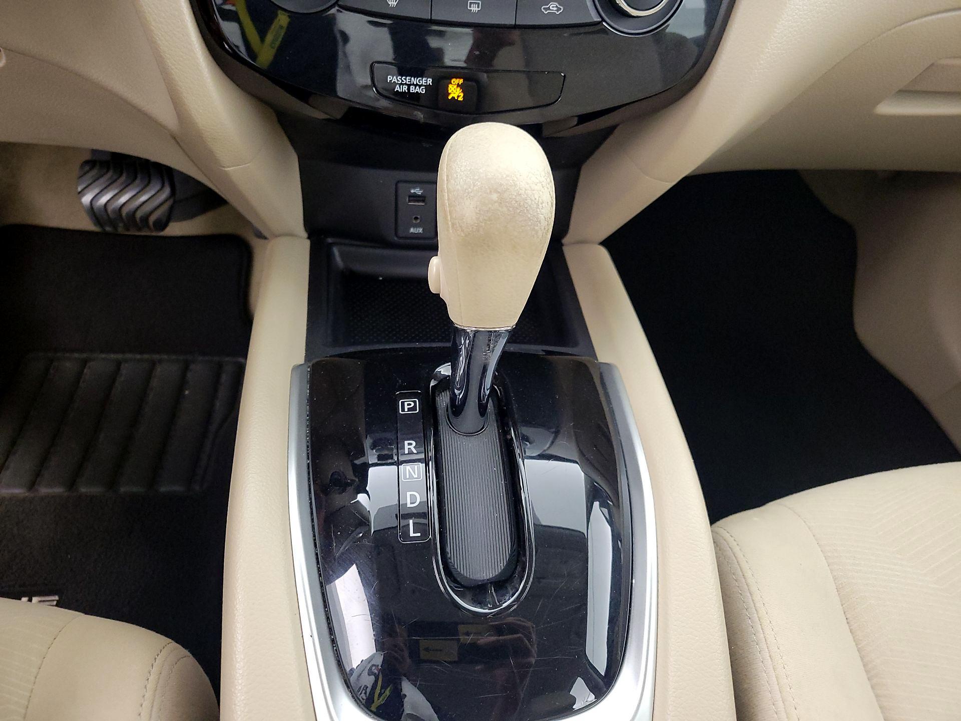 Thumbnail: 2015 Nissan Rogue - 17